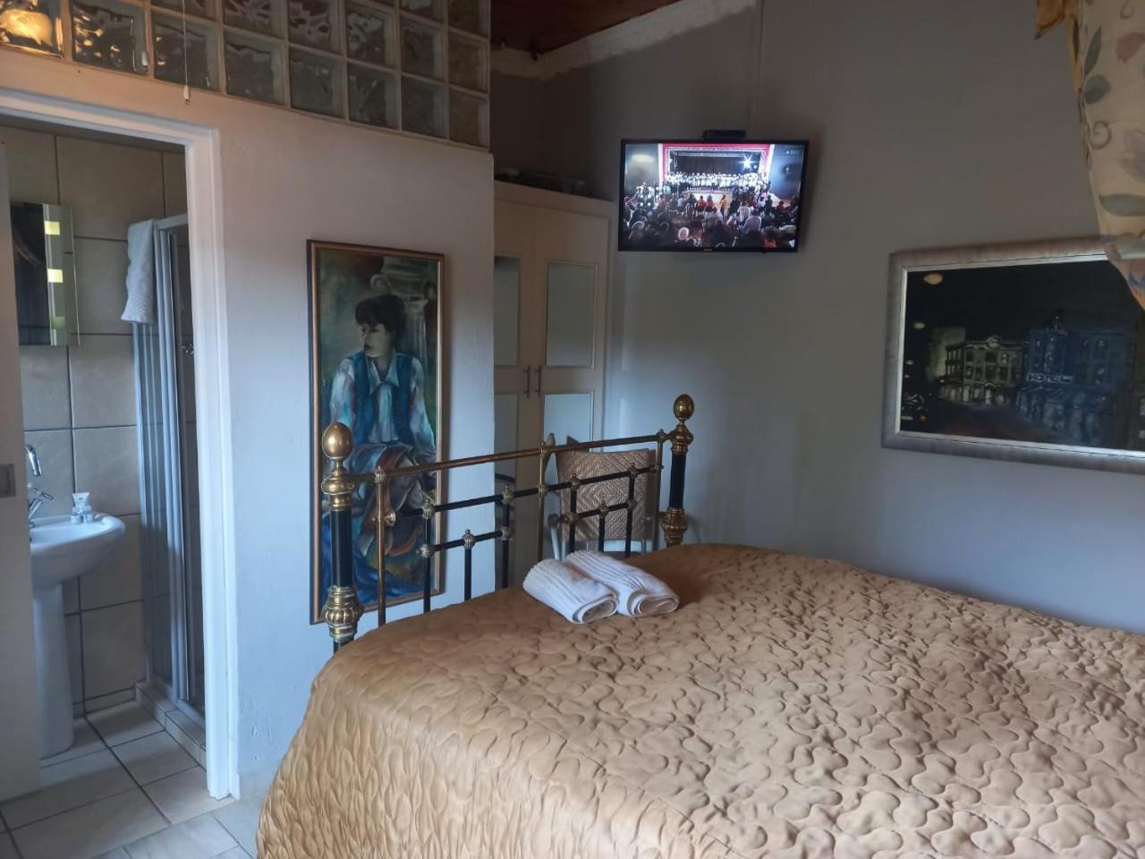 Standard Double Room - Photo 2