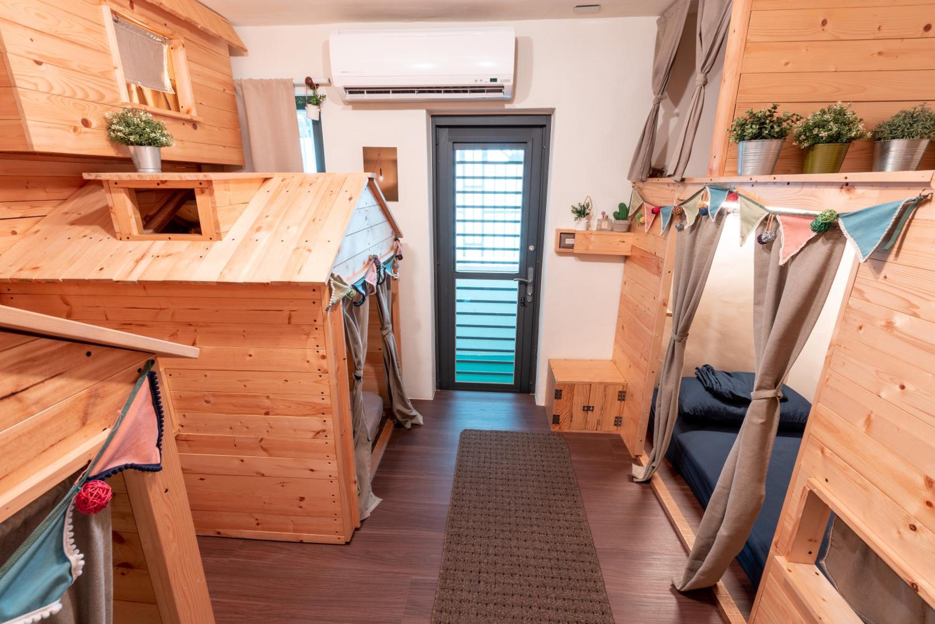 Bed in 4-Bed Mixed Dormitory Room photo 3