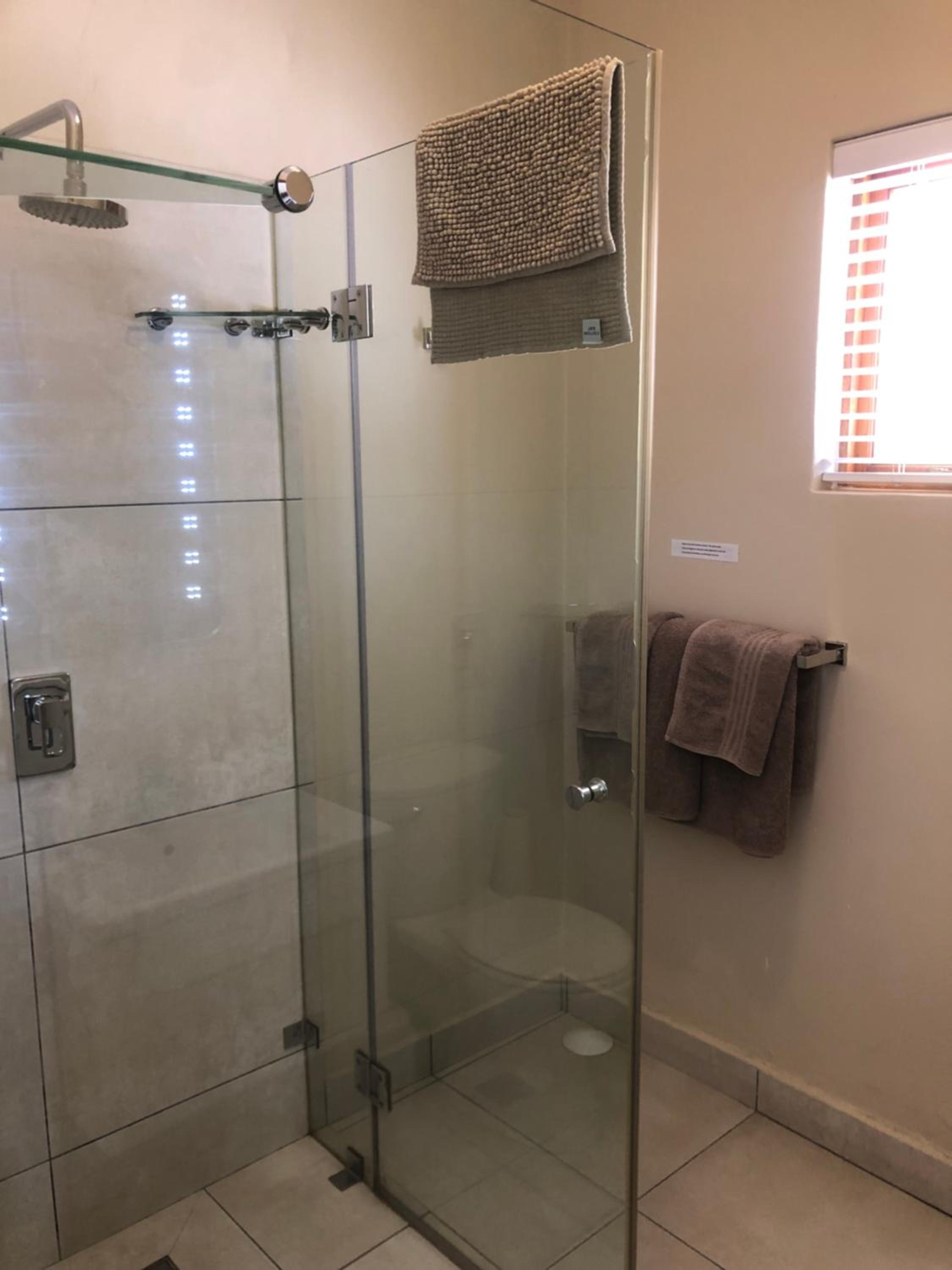 Standard Double or Twin Room - Photo 8