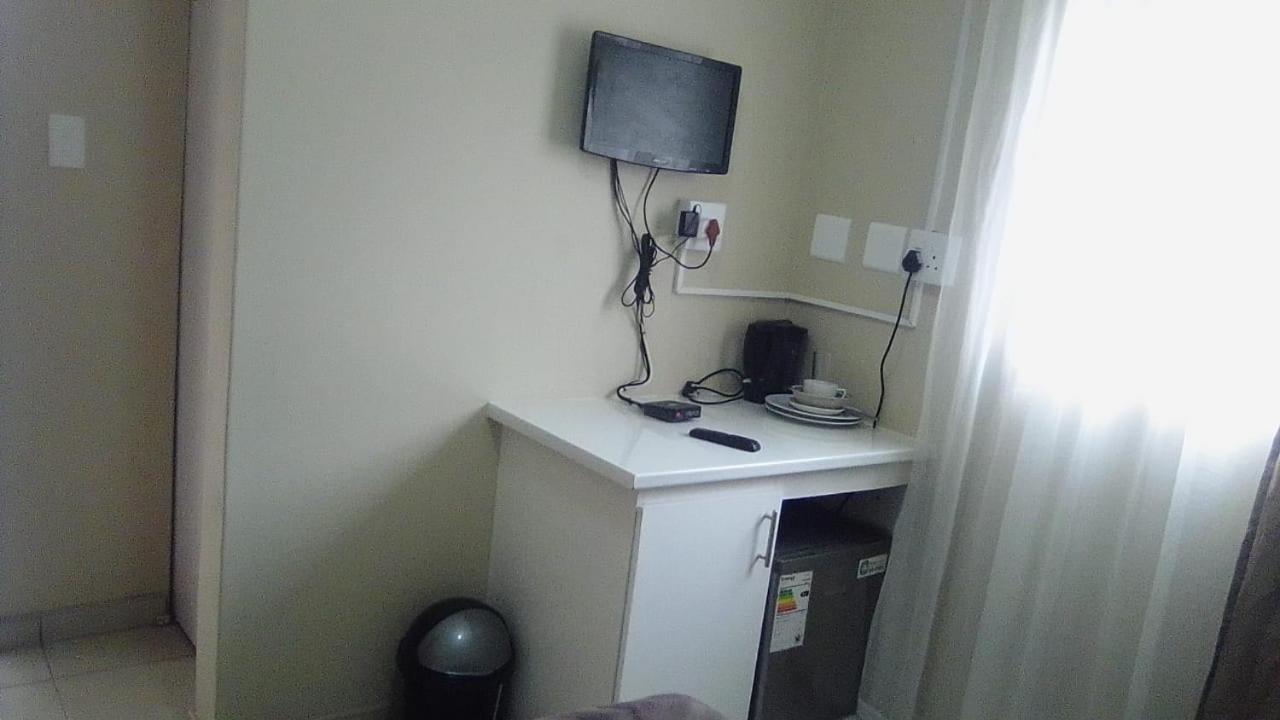 Single Room photo 3