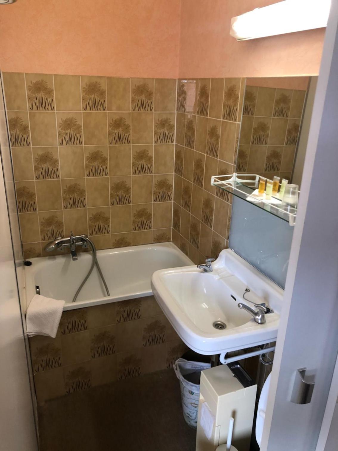 Small Twin Room photo 1