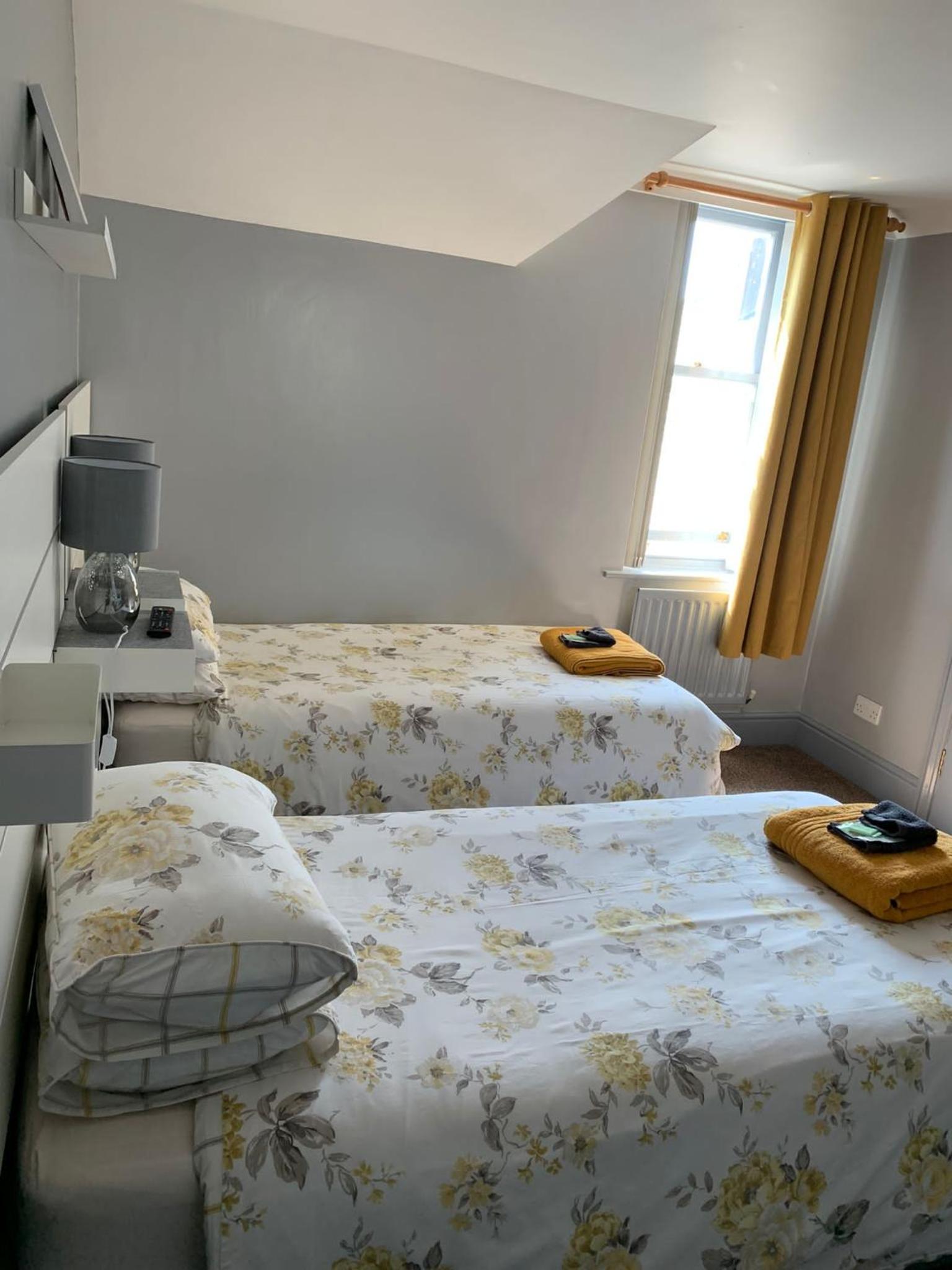 Twin Room - Photo 1