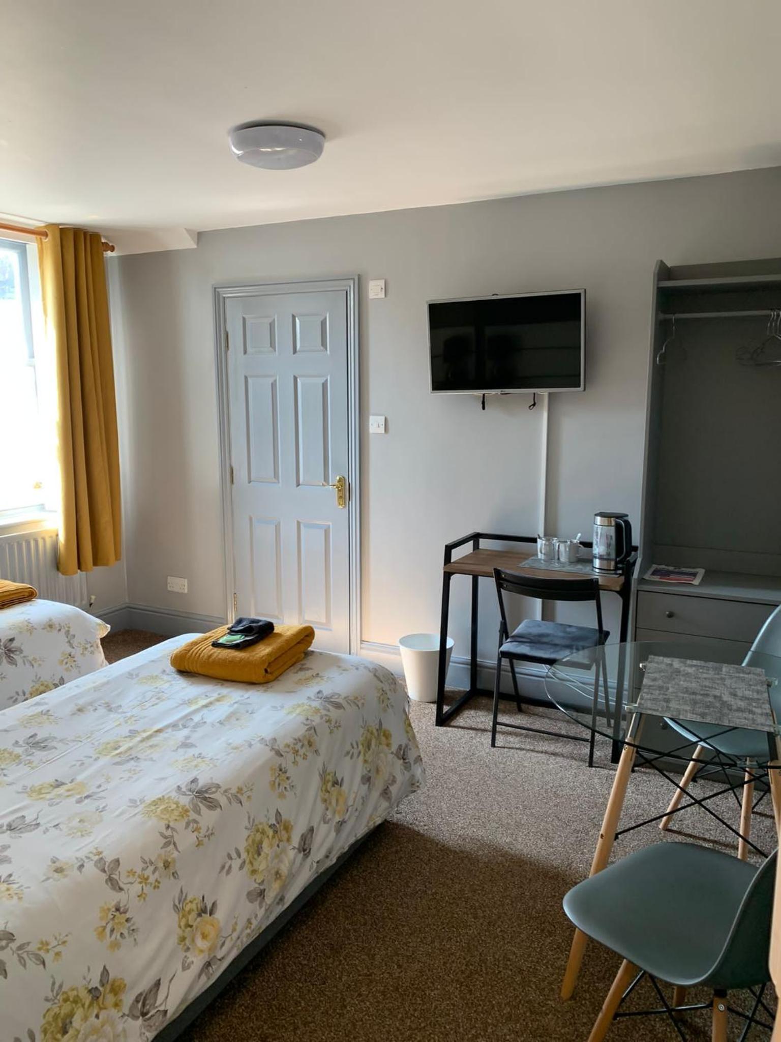 Twin Room - Photo 2
