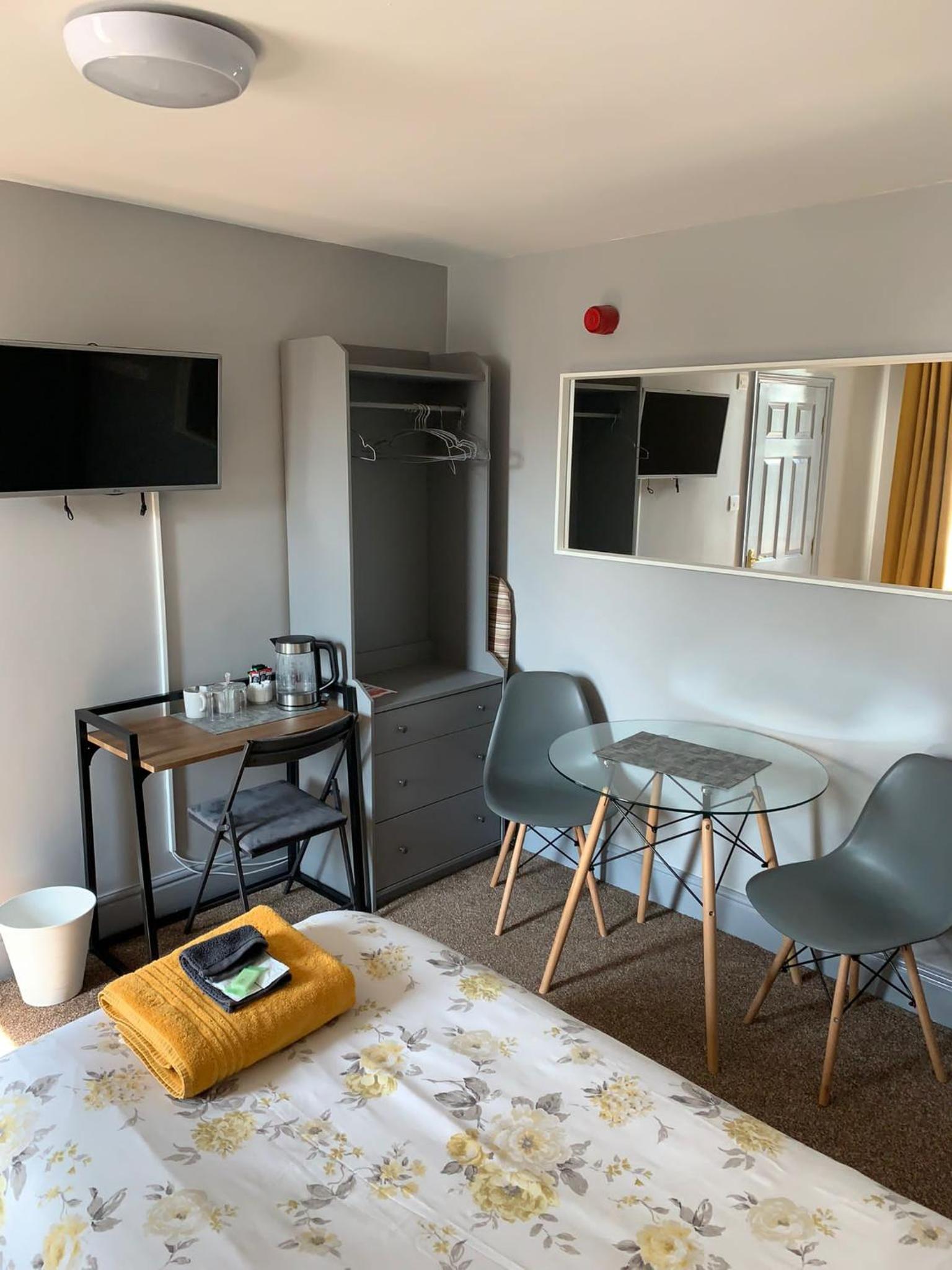 Twin Room - Photo 3