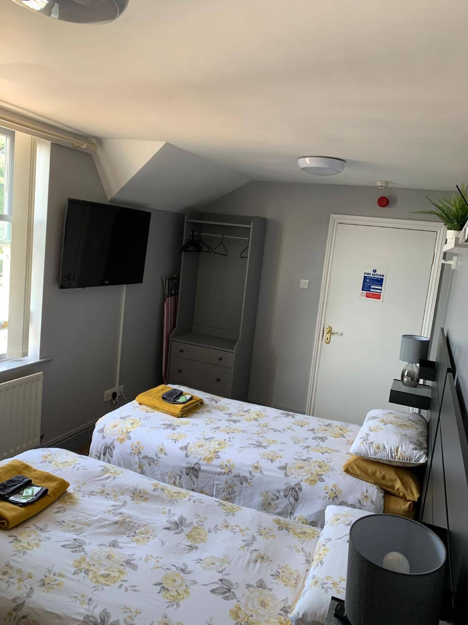 Twin Room - Photo 4