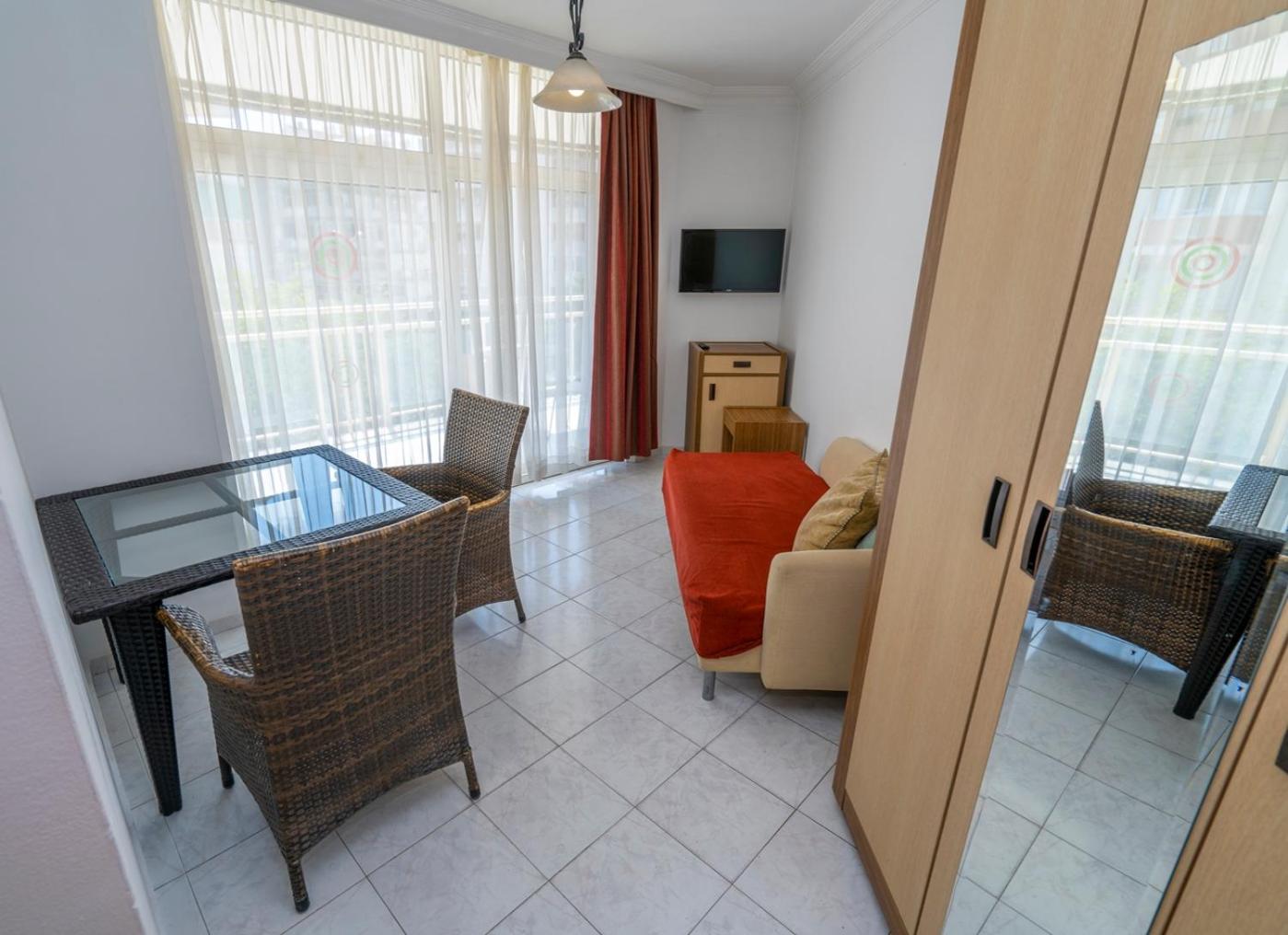 Standard Suite - Photo 4