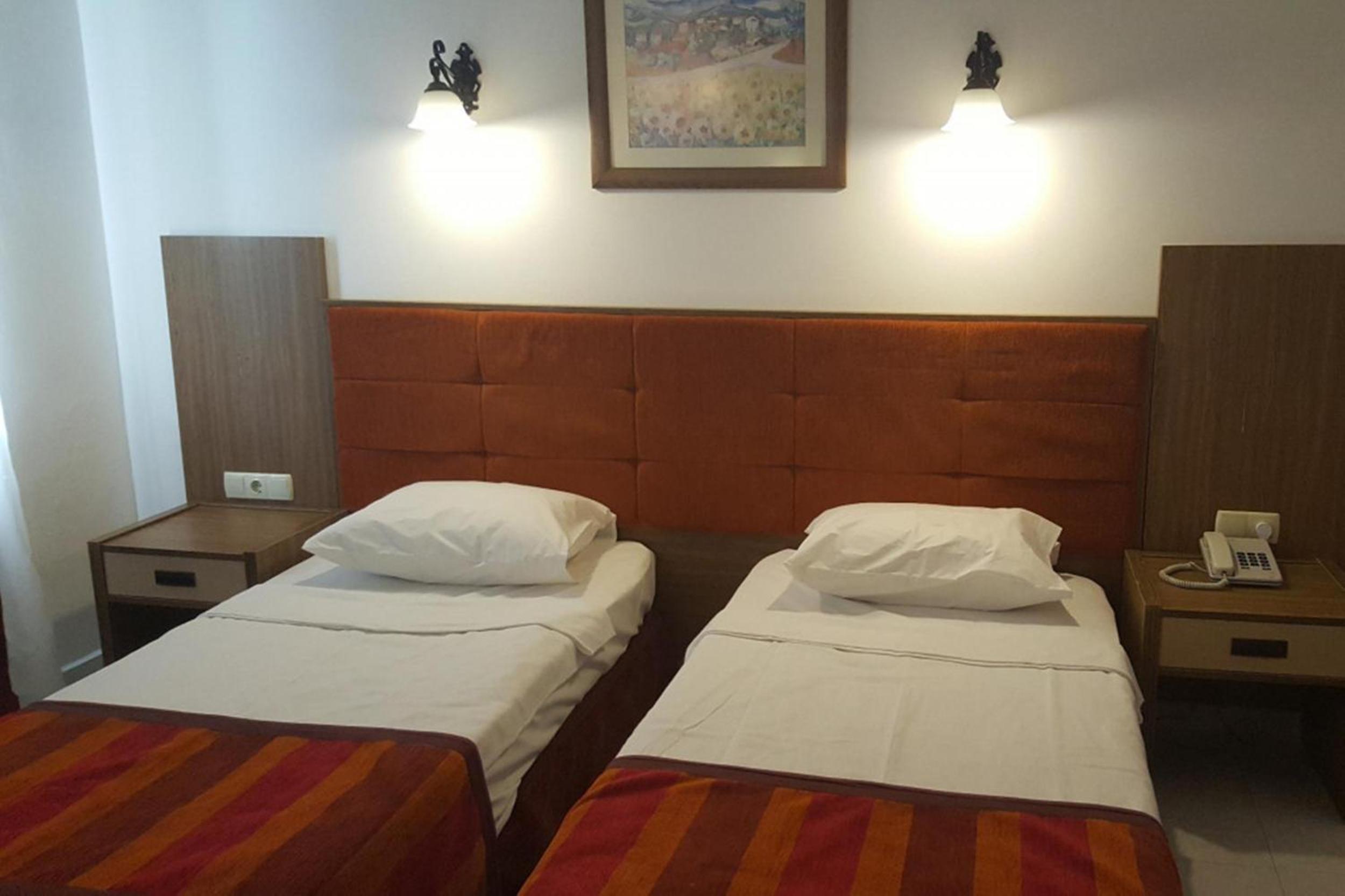 Economy Quadruple Room - Photo 4