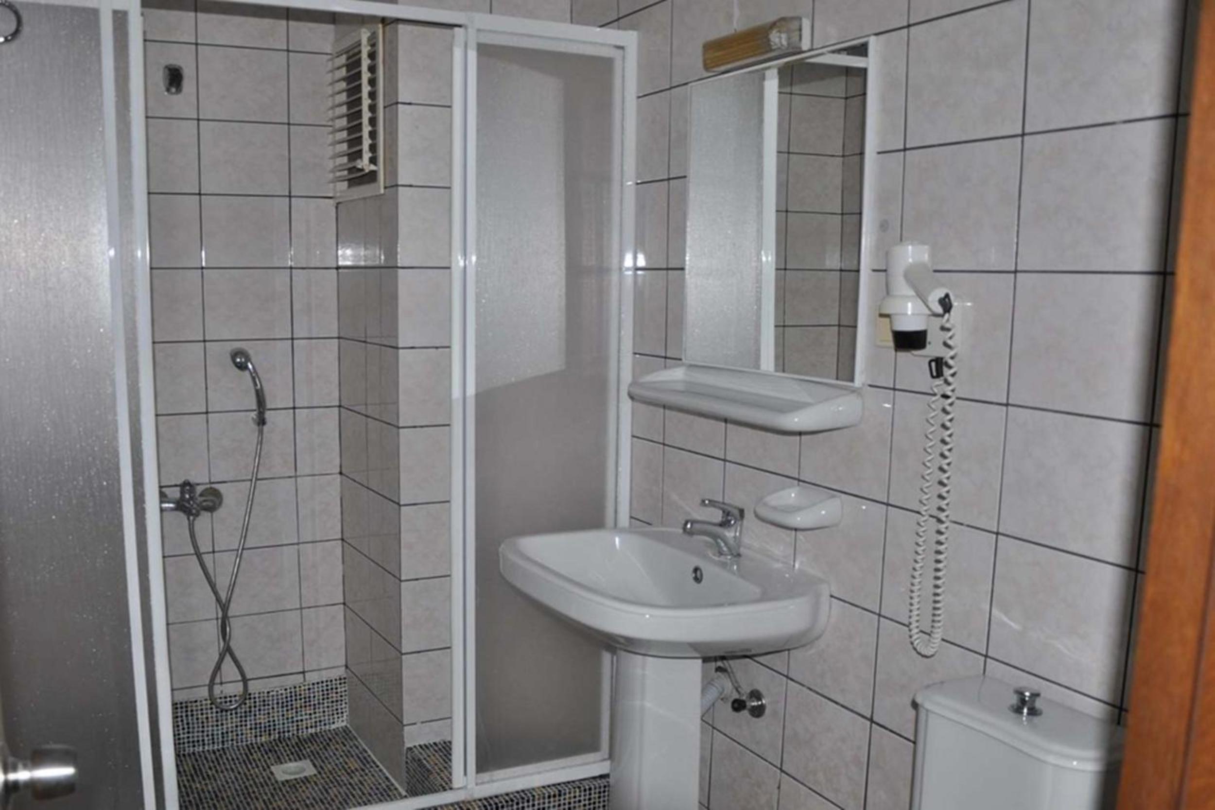 Standard Suite - Photo 5