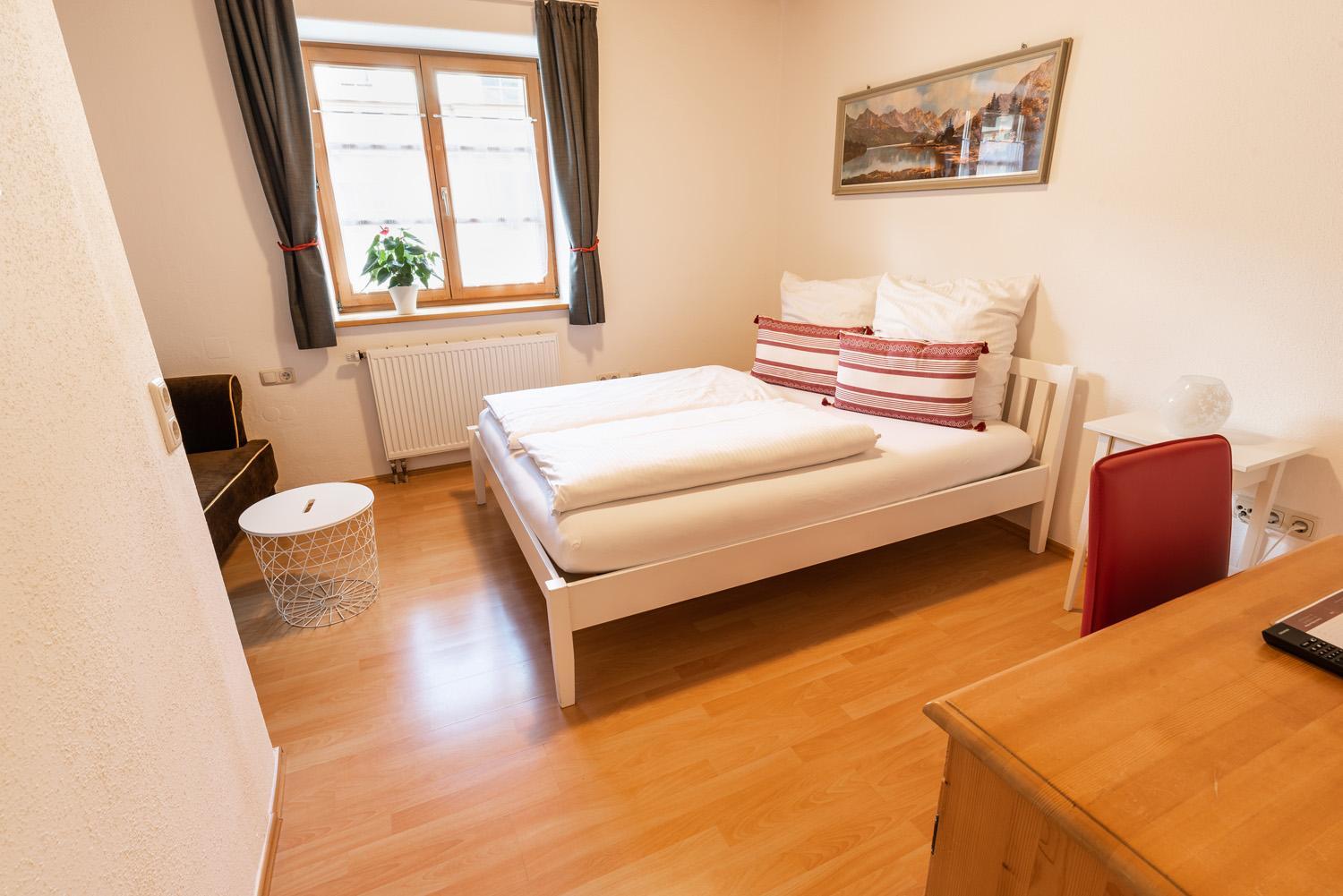 Queen Room photo 2