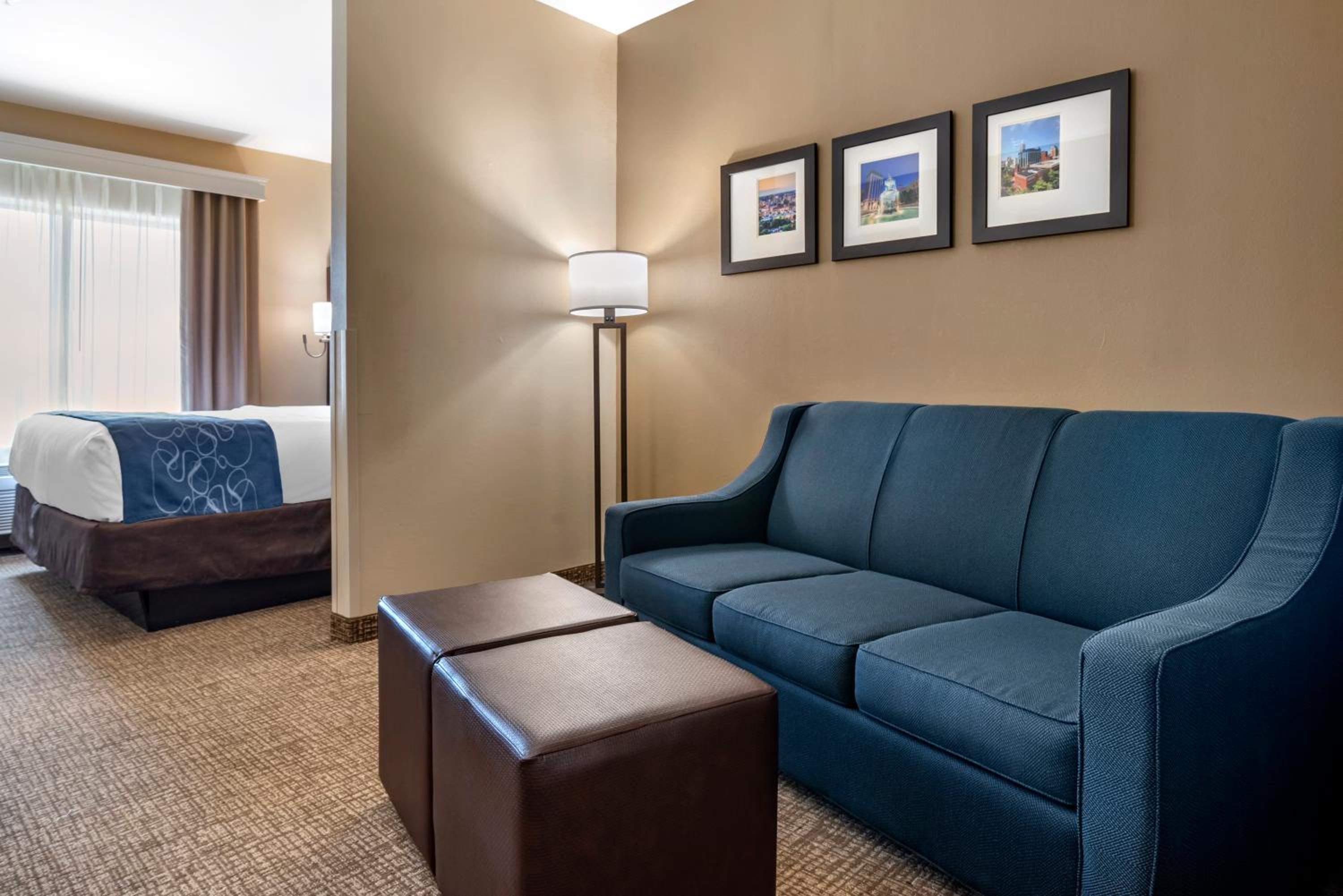 King Suite - Non-Smoking - Photo 1