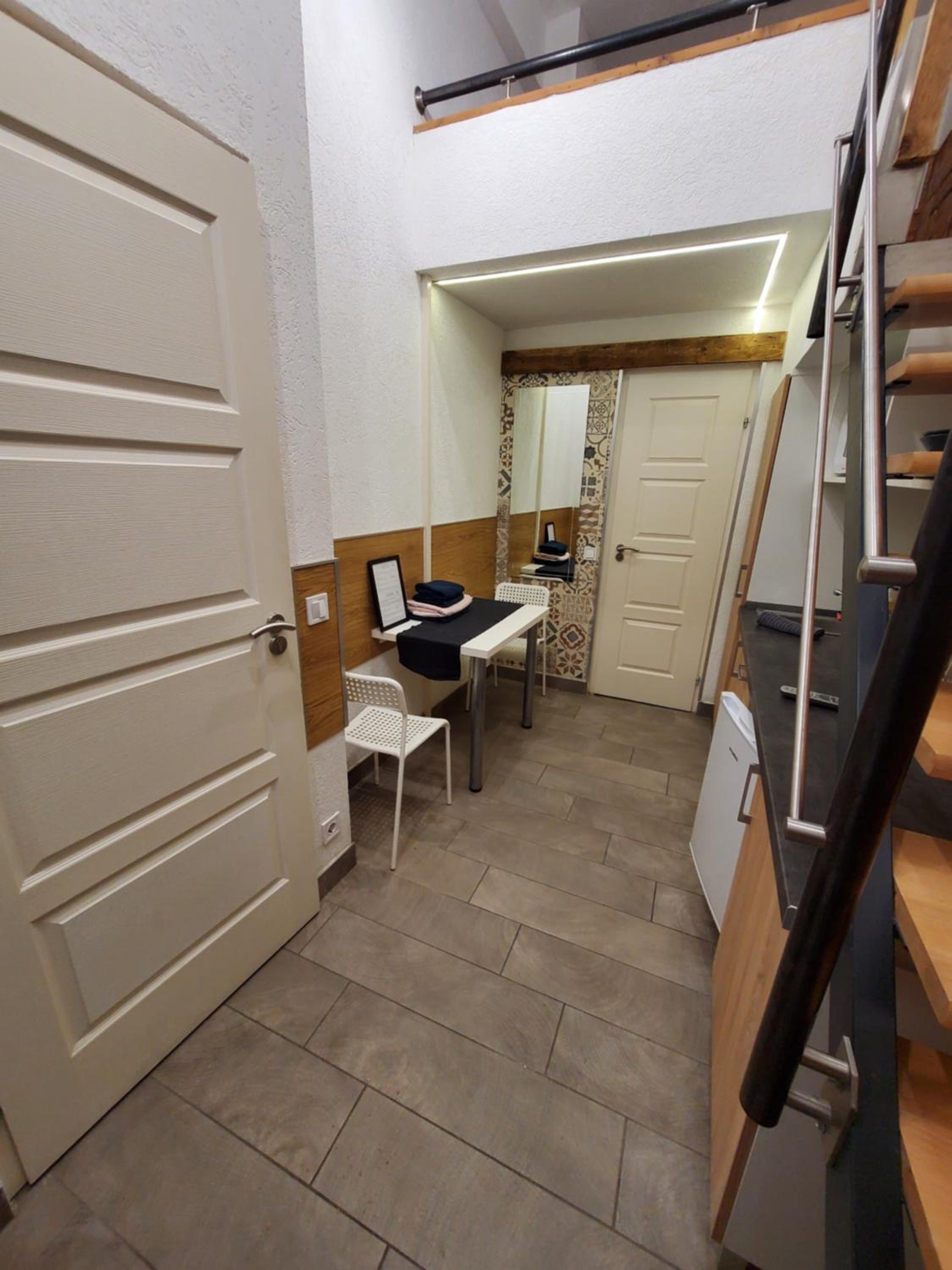 One-Bedroom Apartment - Photo 1