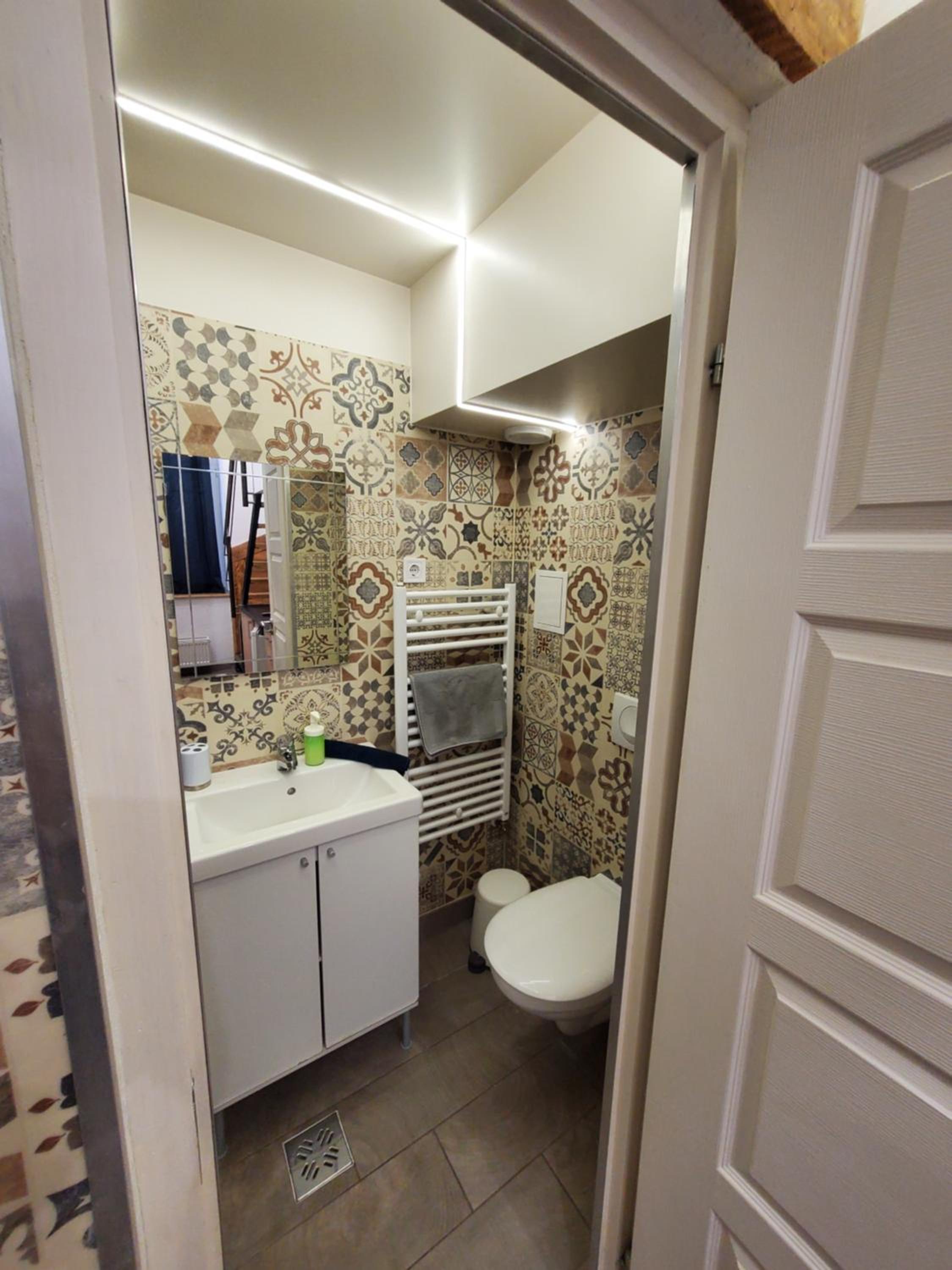 One-Bedroom Apartment - Photo 6