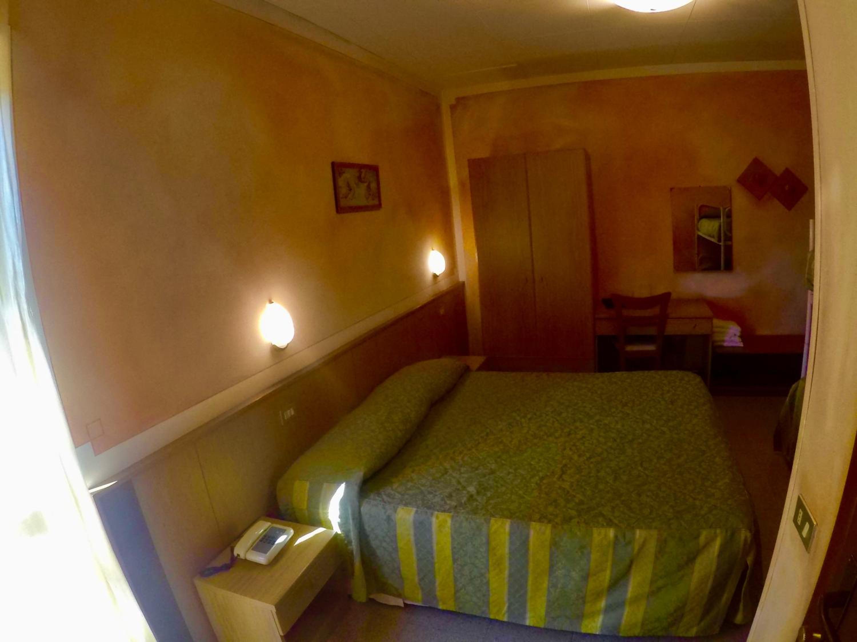 Wirtschafts-Doppel- oder Zweibettzimmer