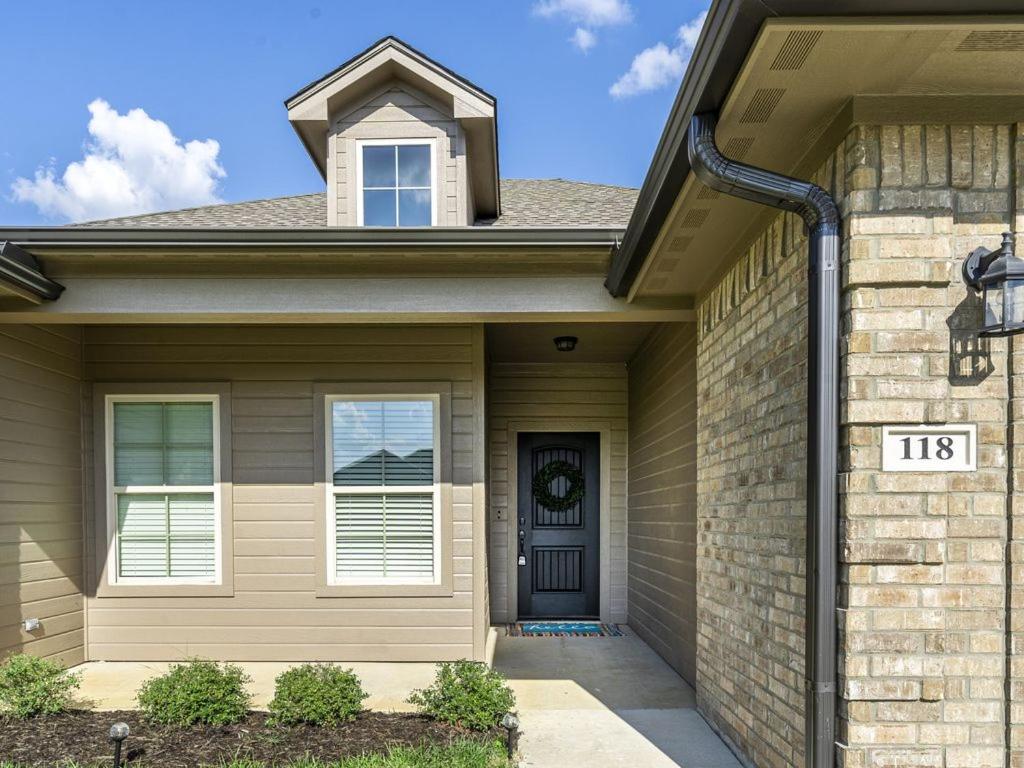 Four-Bedroom House photo 2
