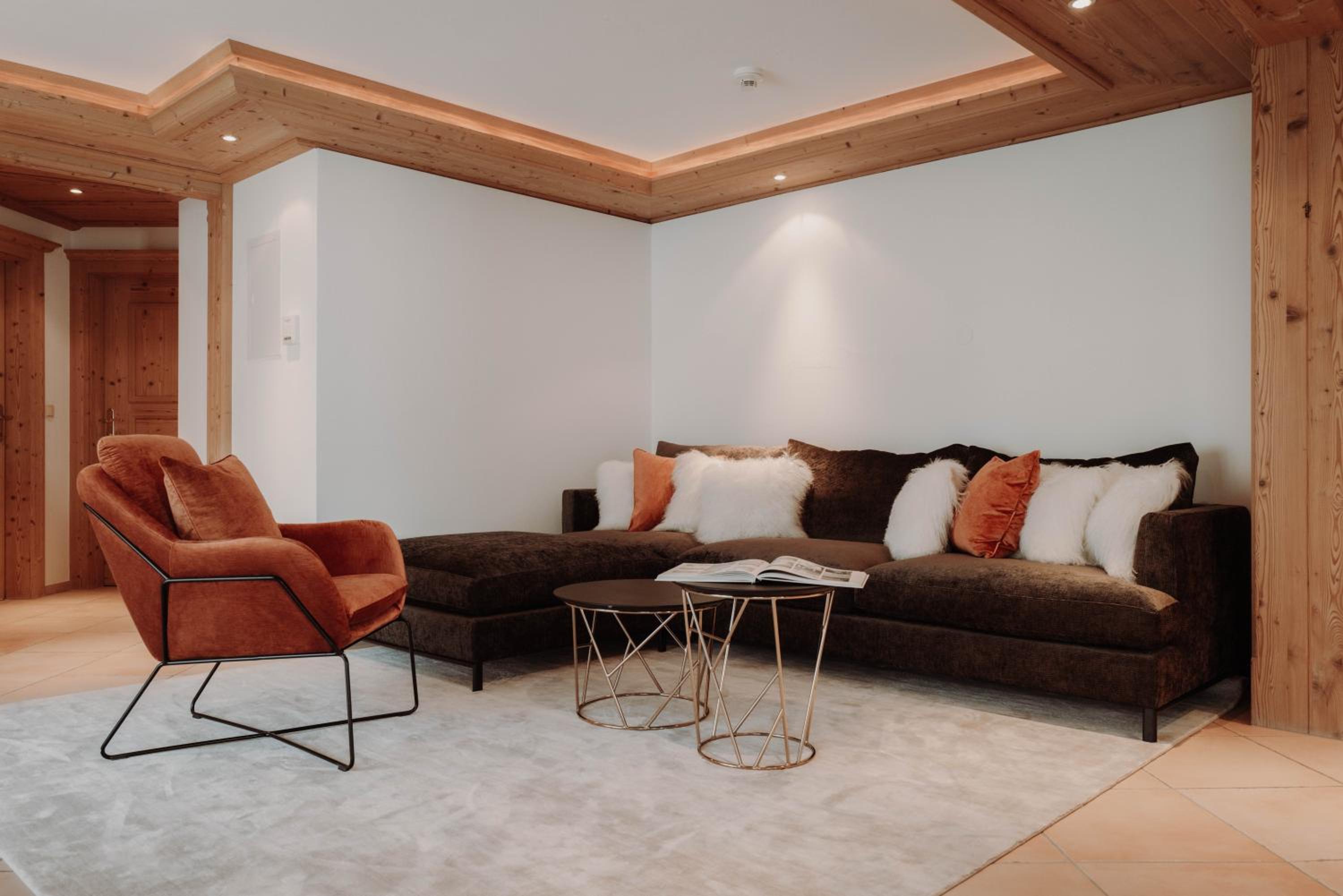 Three-Bedroom Apartment with Balcony photo 1