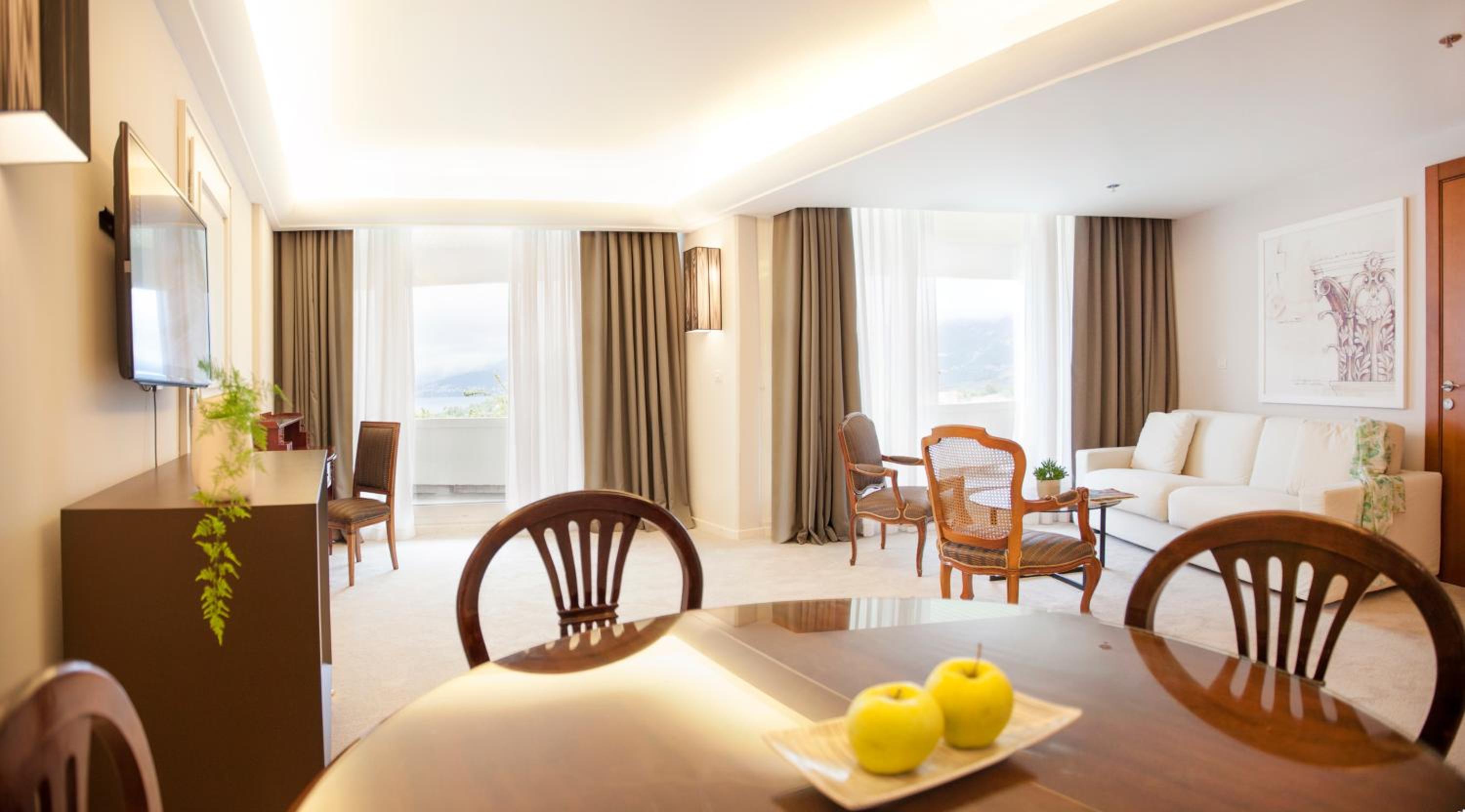Executive Suite - Photo 4