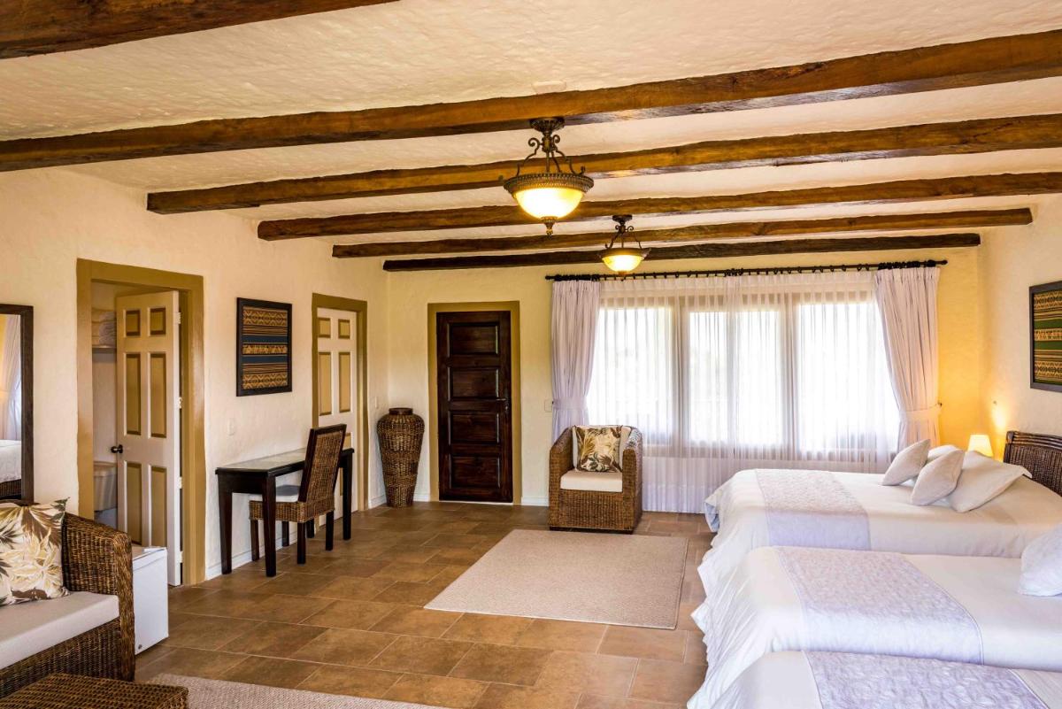 Family Room with Garden View photo 3