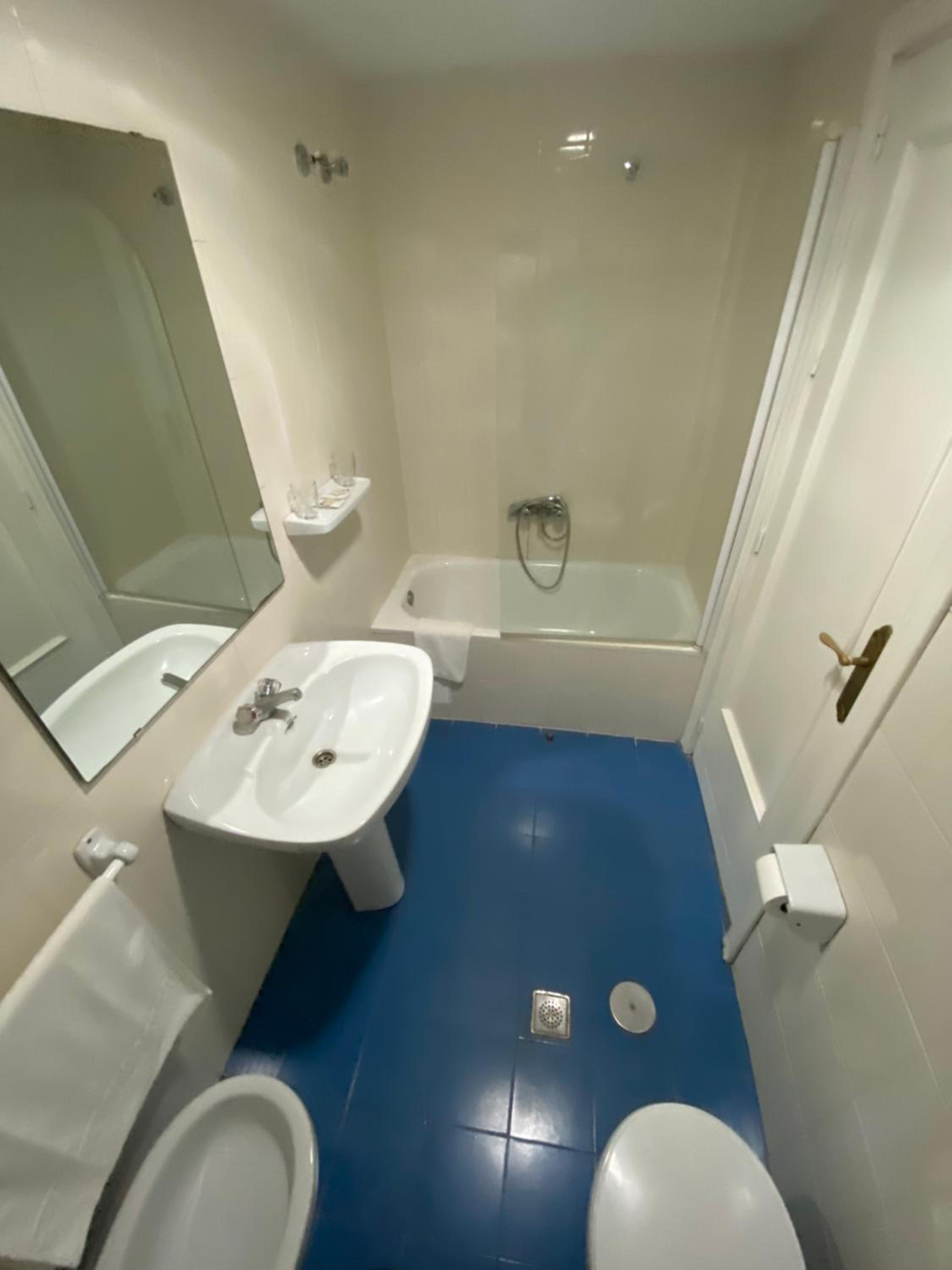 Double or Twin Room - Photo 3