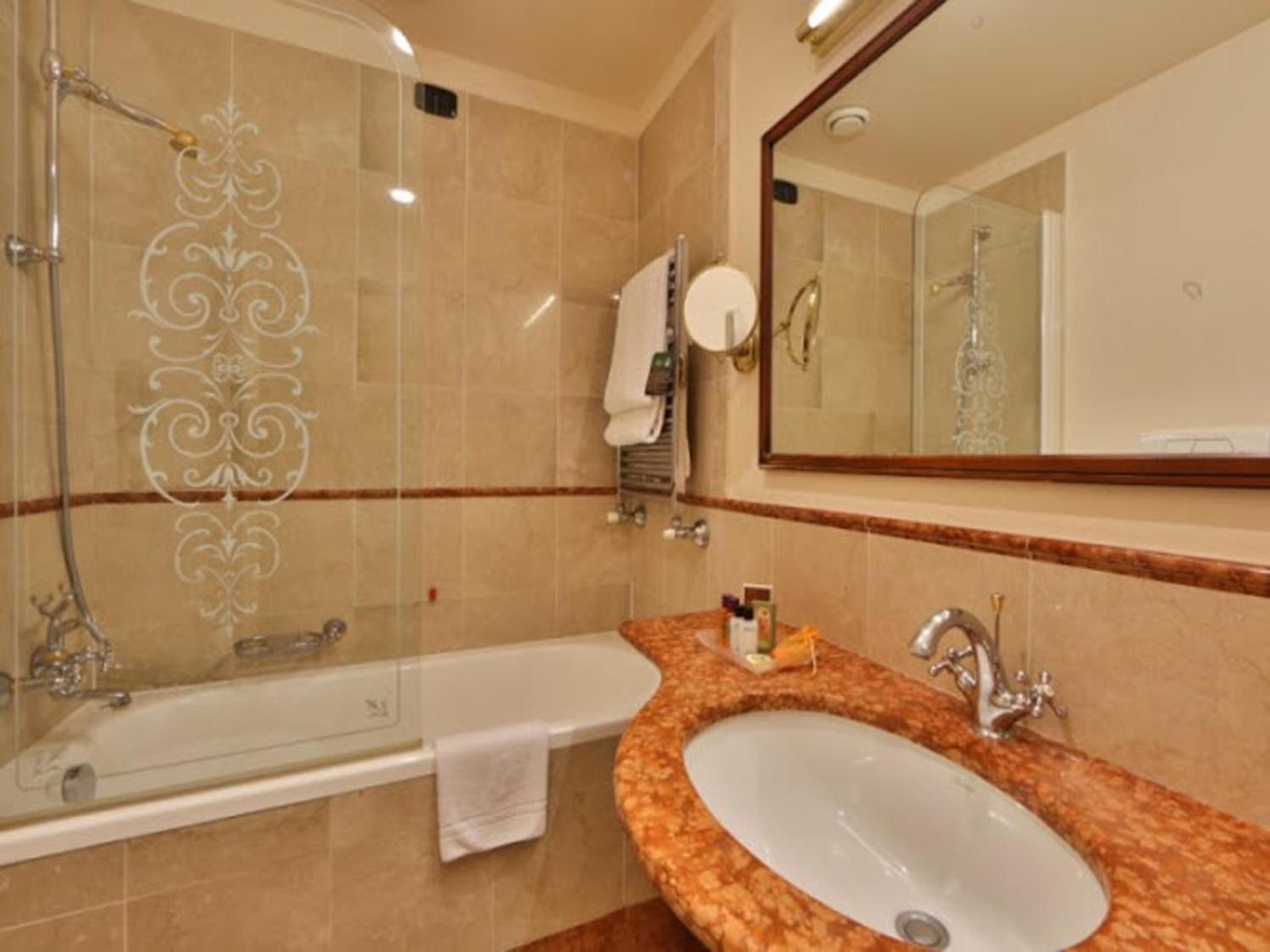 Double Room - Photo 10