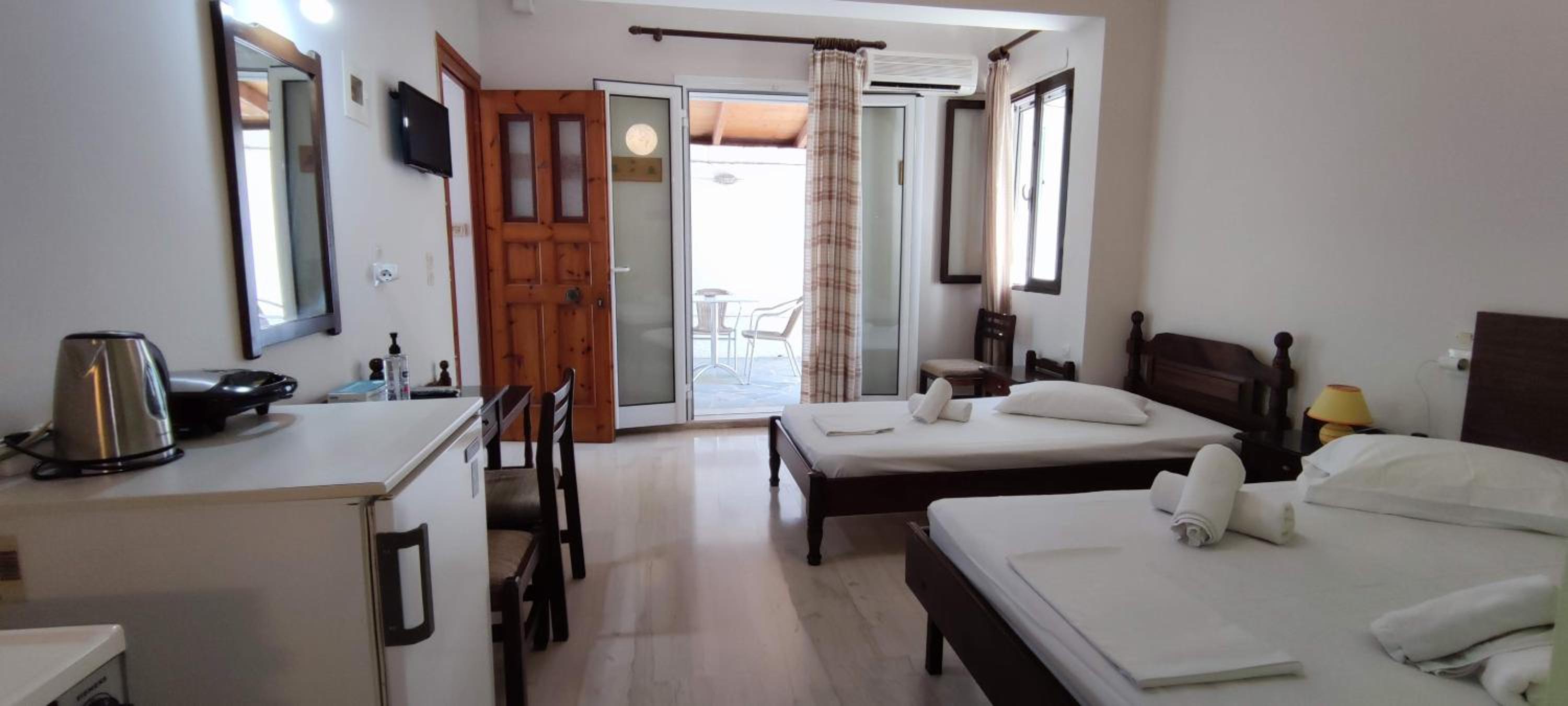 Studio (3 Adults)