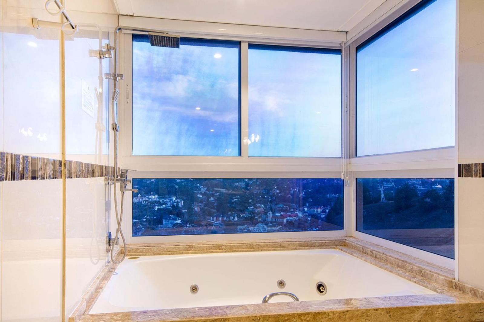 Presidential Suite thumbnail 5