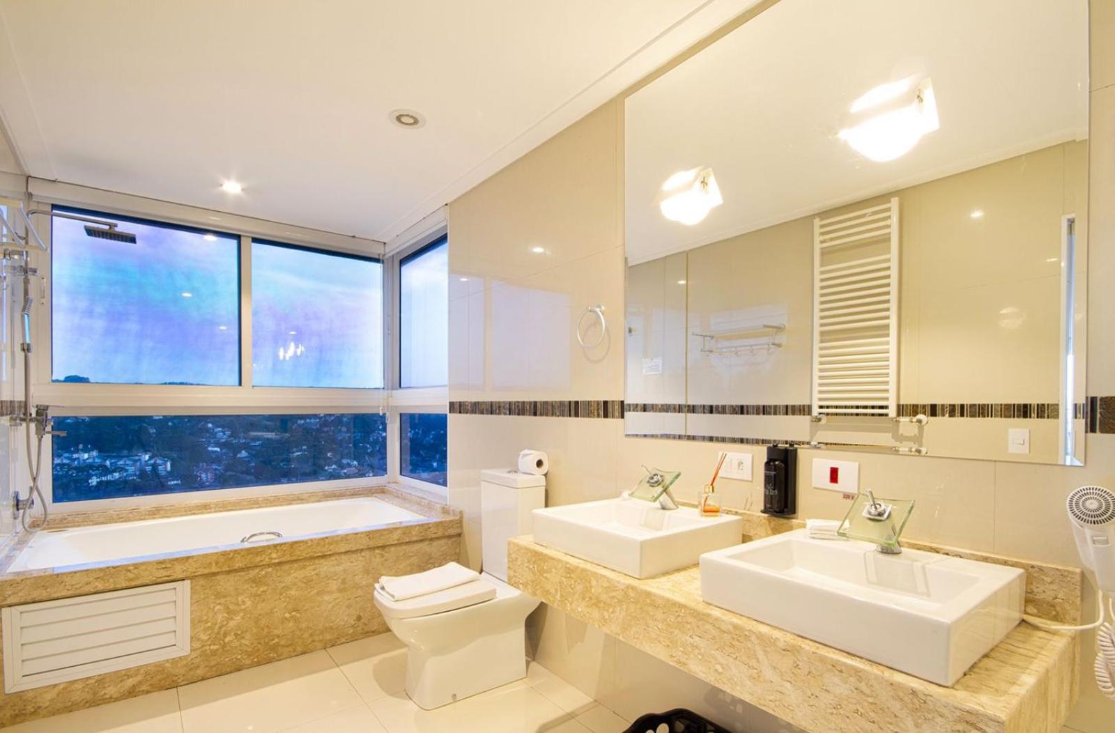 Presidential Suite thumbnail 5