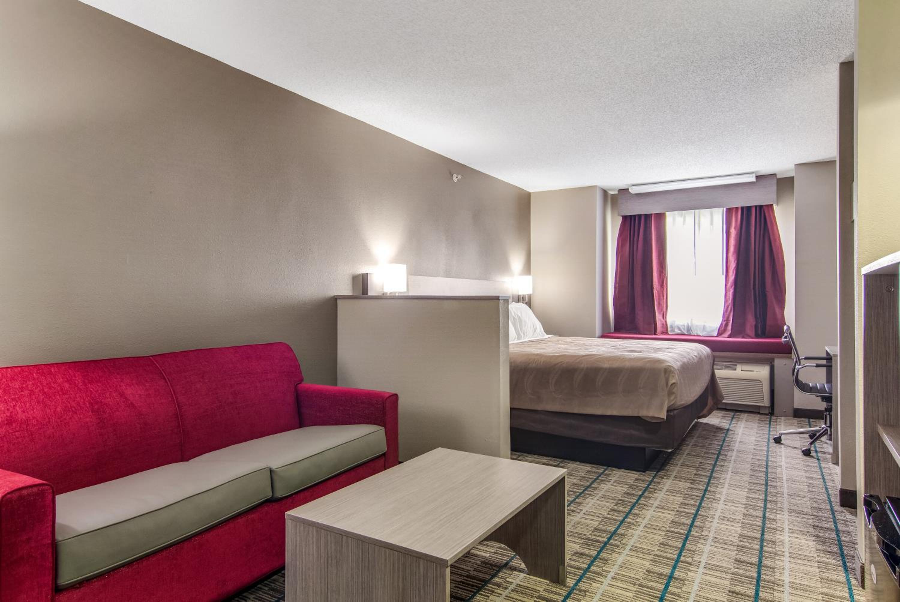 Queen Suite - Non Smoking photo 1