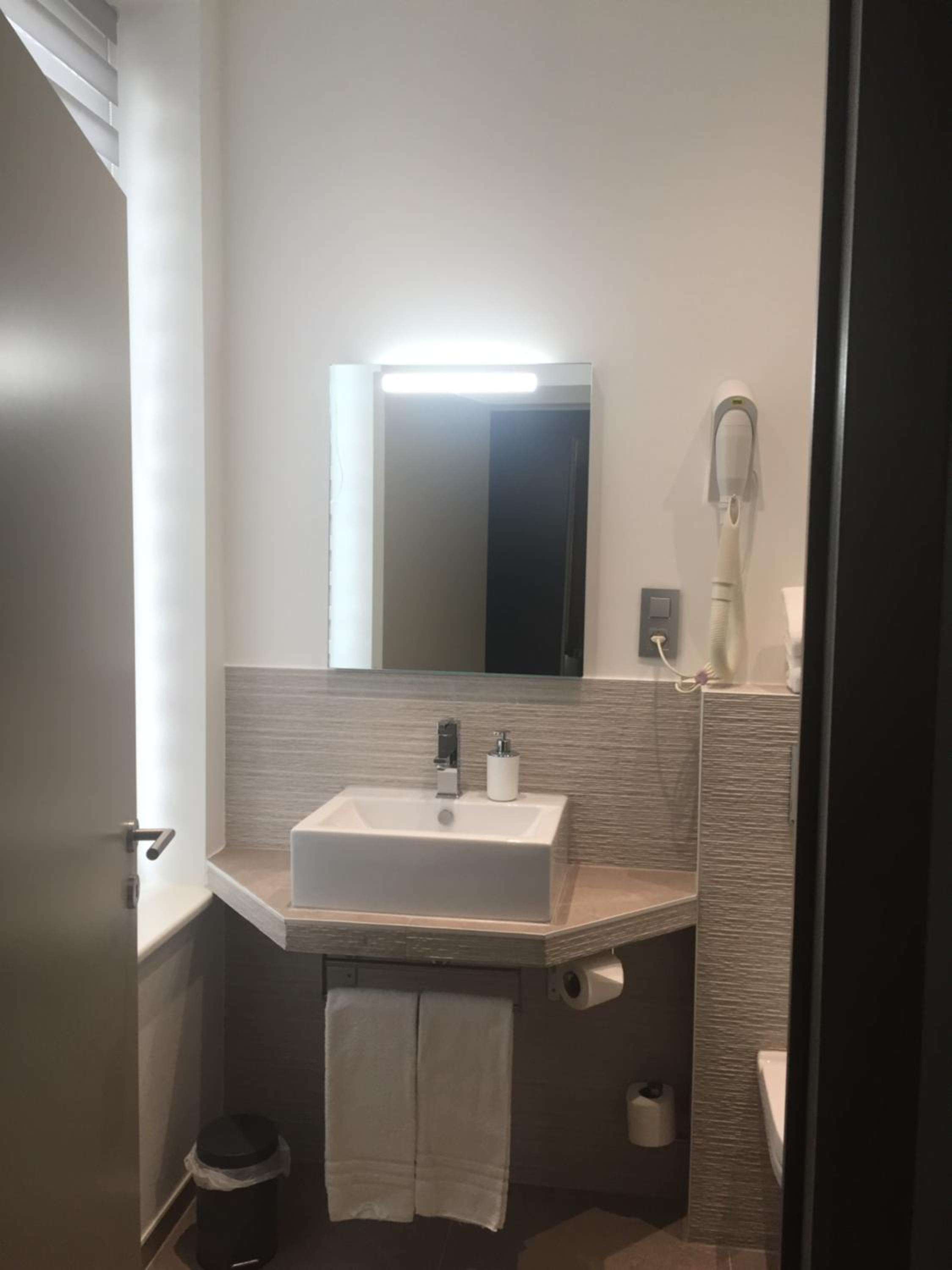 Triple Room - Photo 11