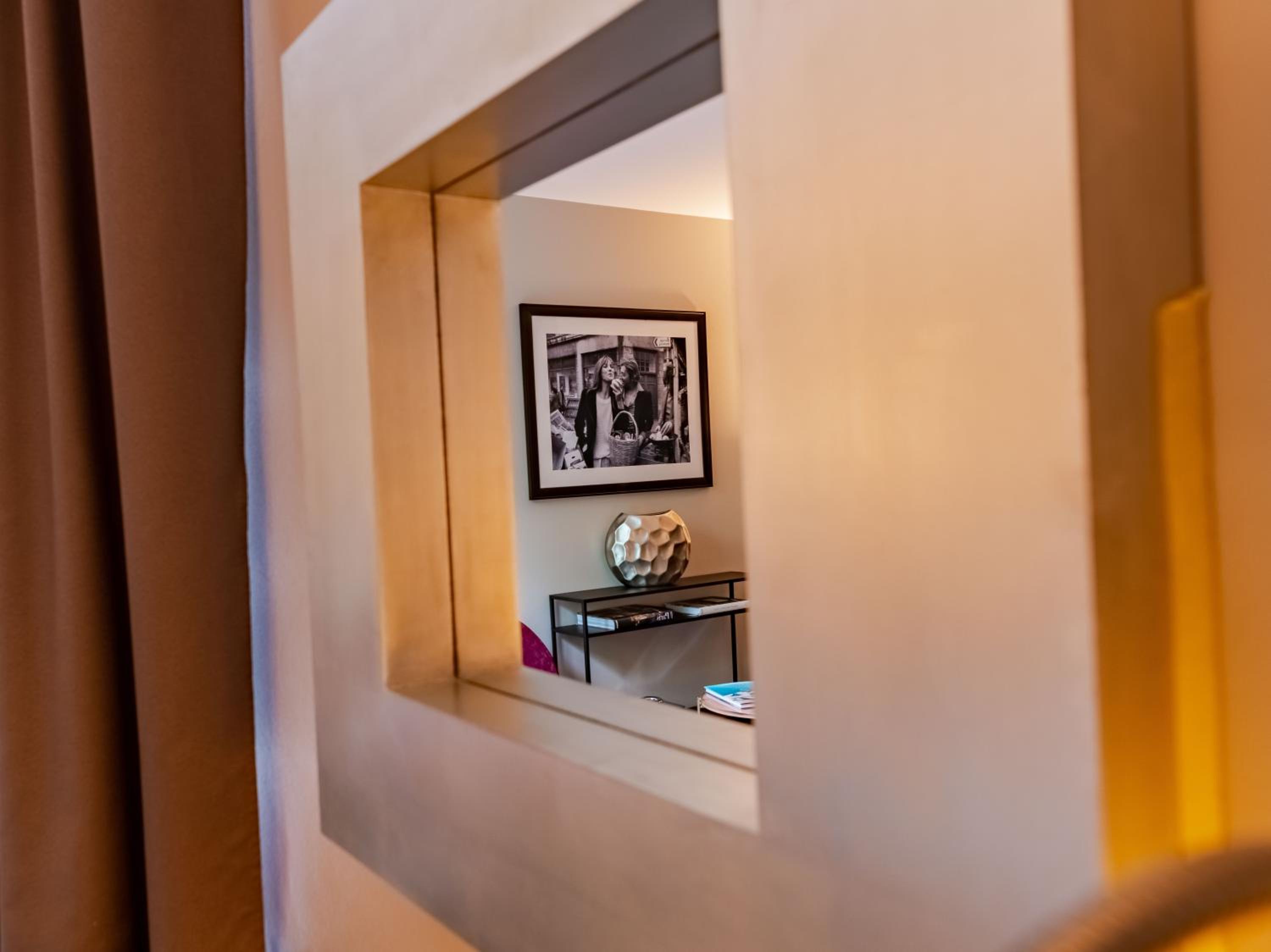 Deluxe Double Room with Balcony - Photo 10
