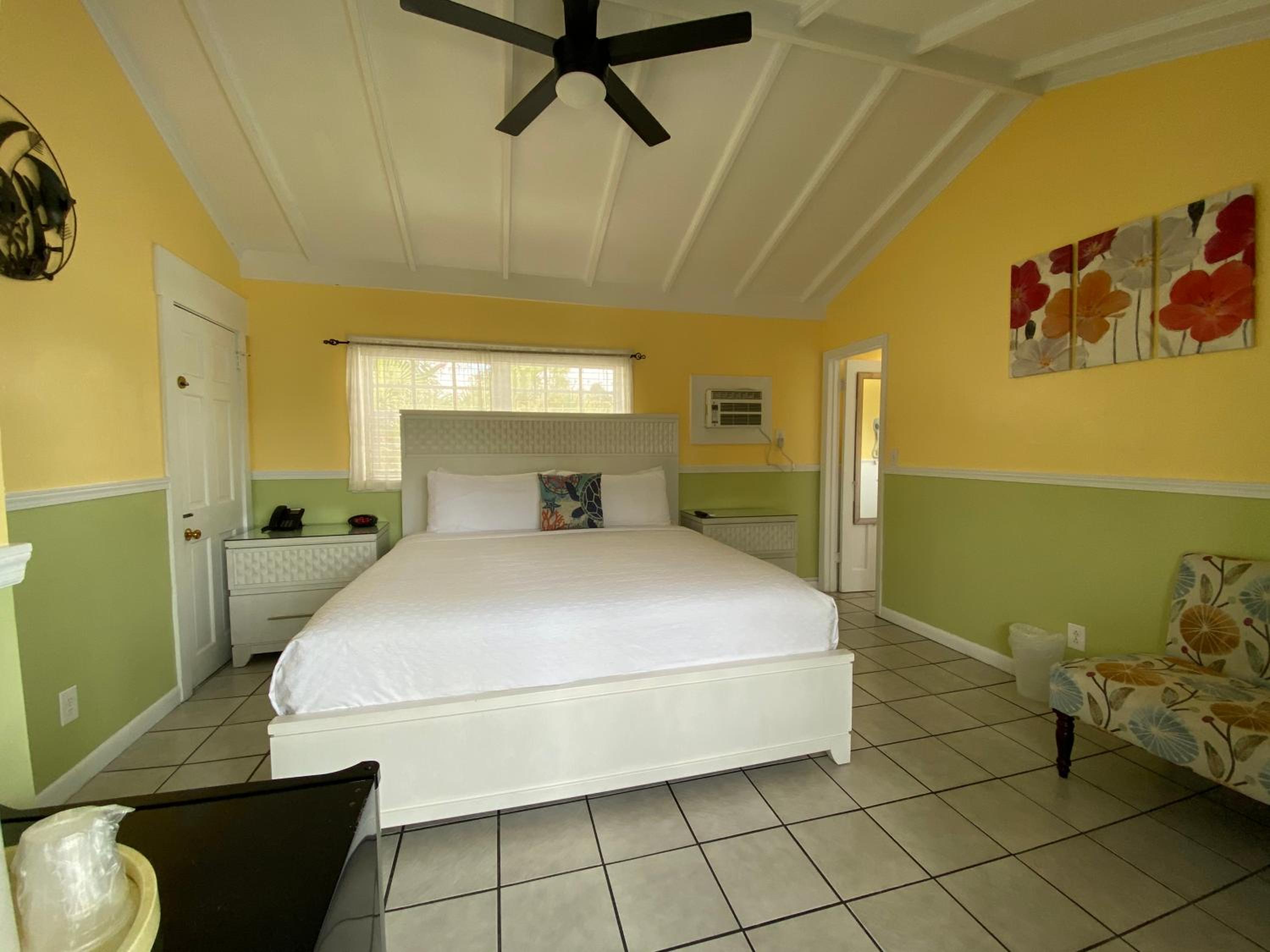 Queen Room - Photo 40