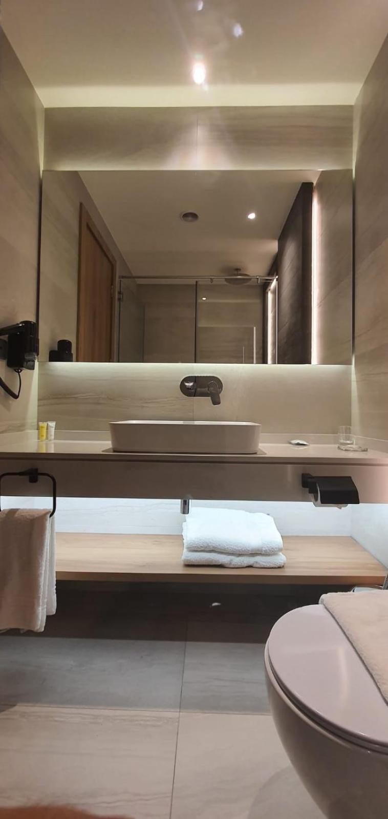 Deluxe Family Suite photo 2