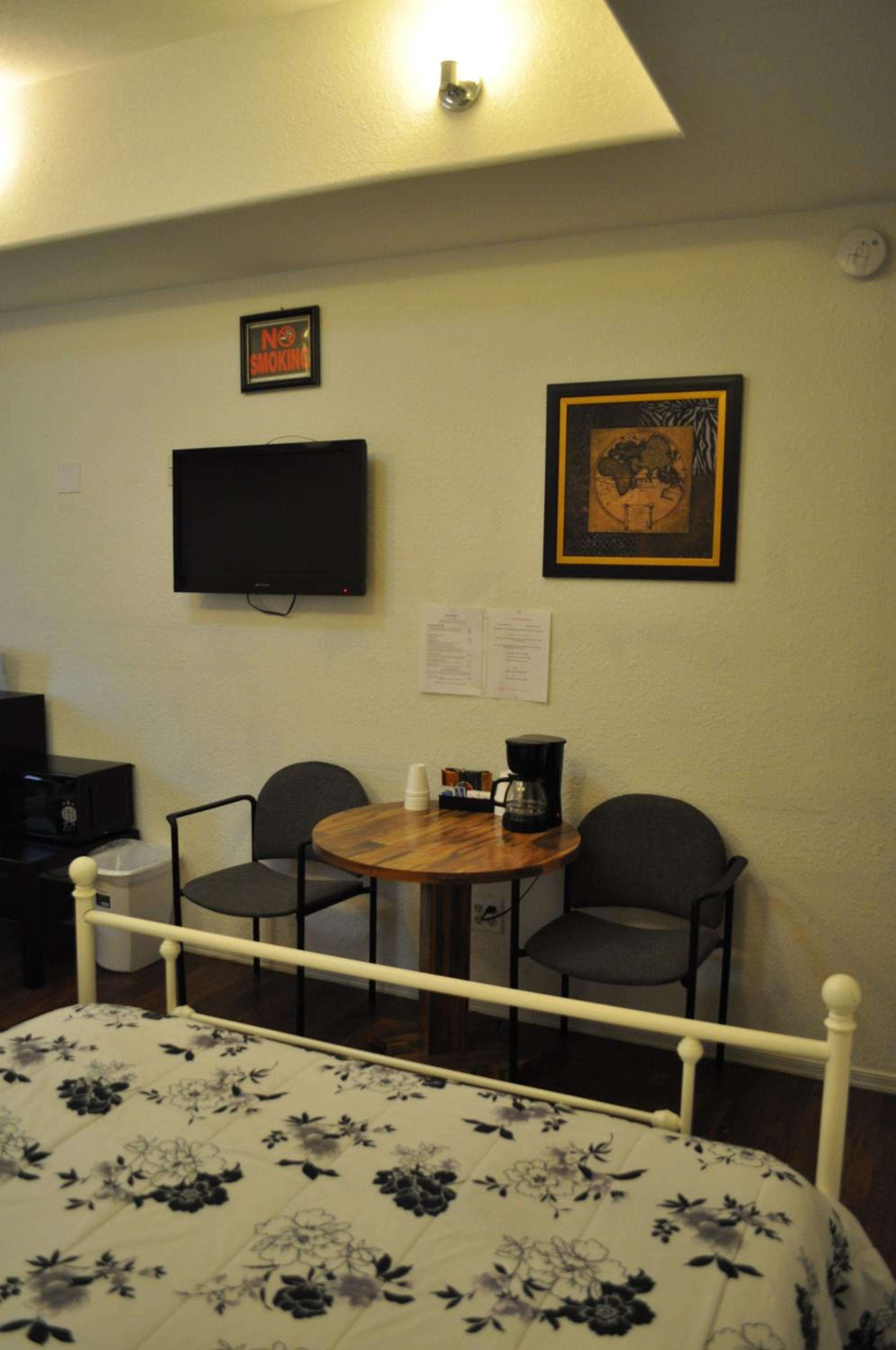 Queen Room with Two Queen Beds photo 3