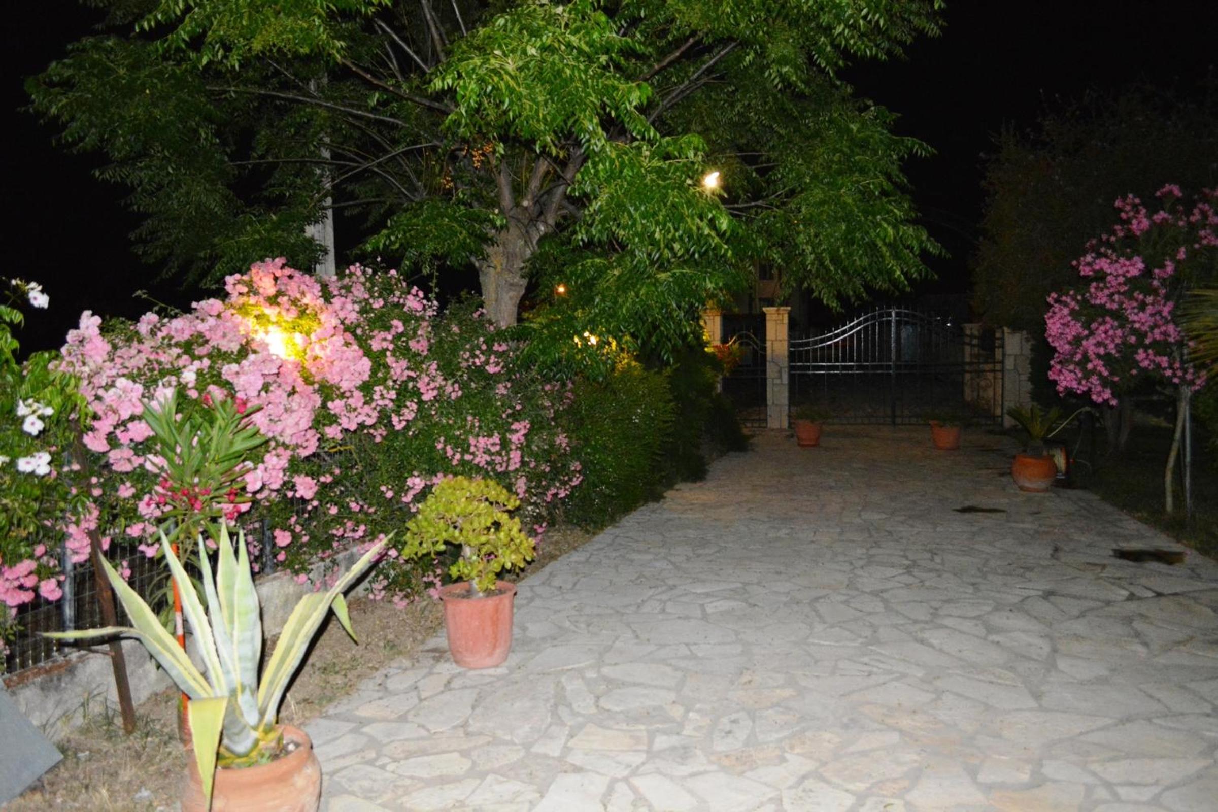 Apartment - Photo 27