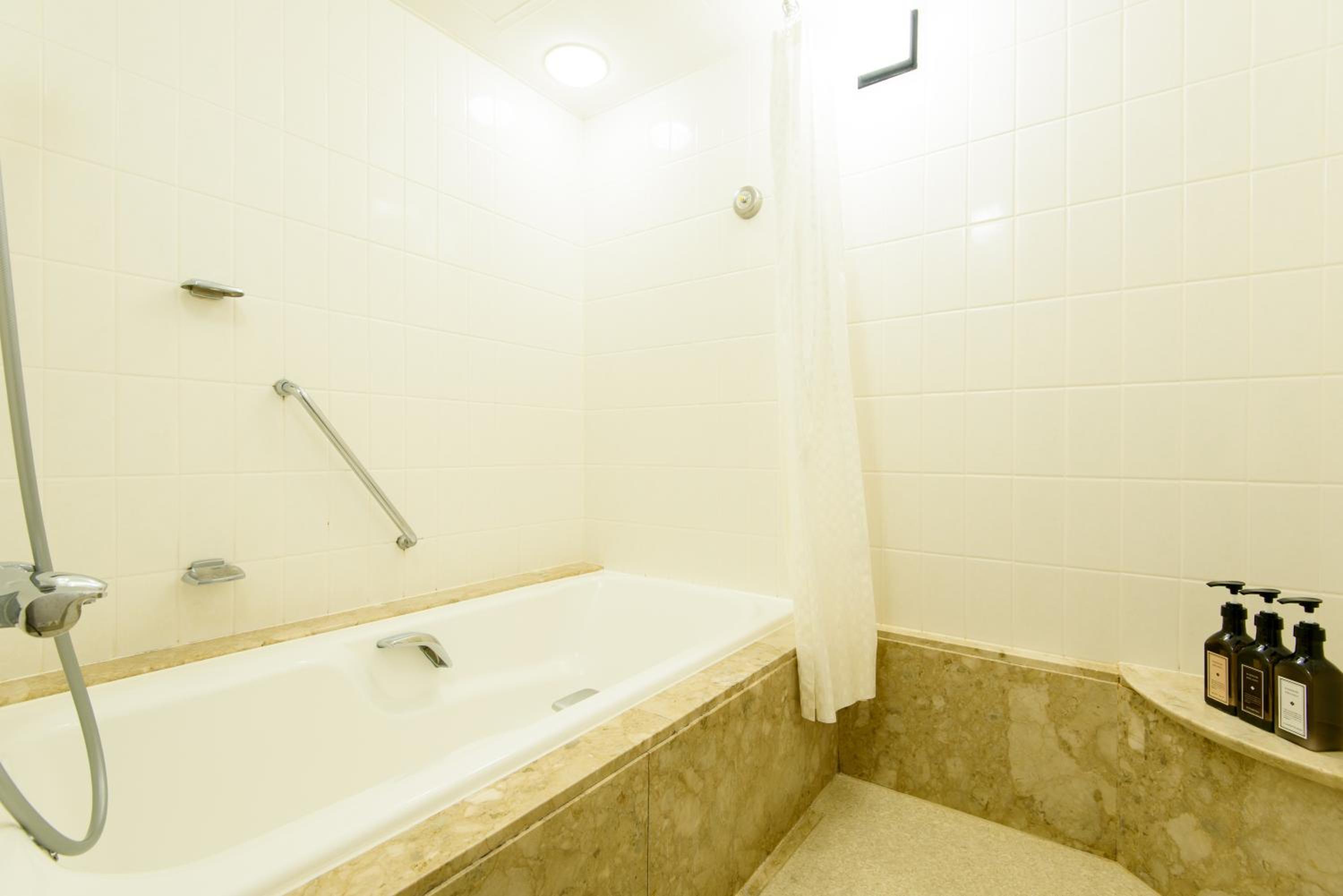 Deluxe Twin Room - Non-Smoking - Photo 5
