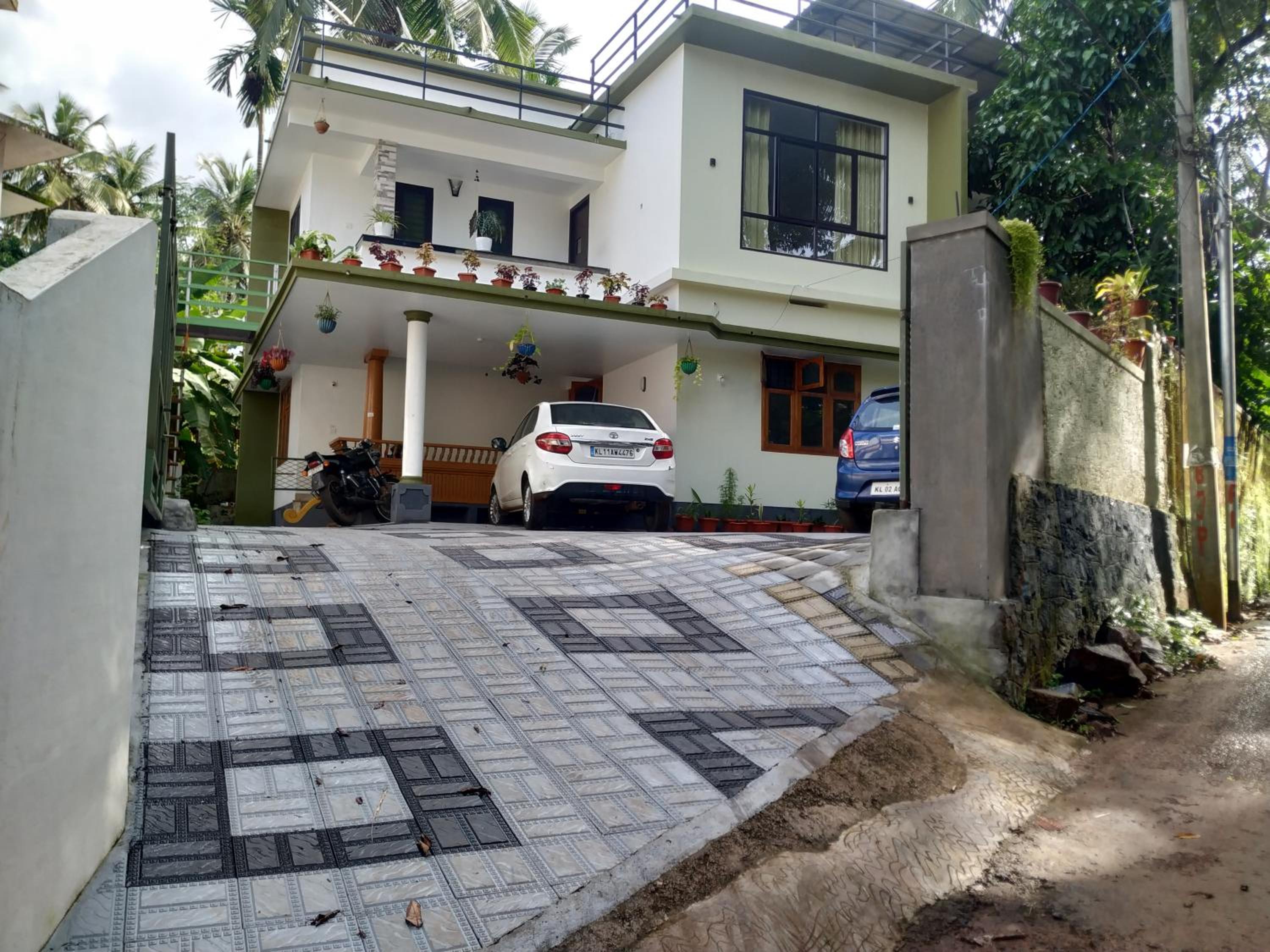 Three-Bedroom House photo 3