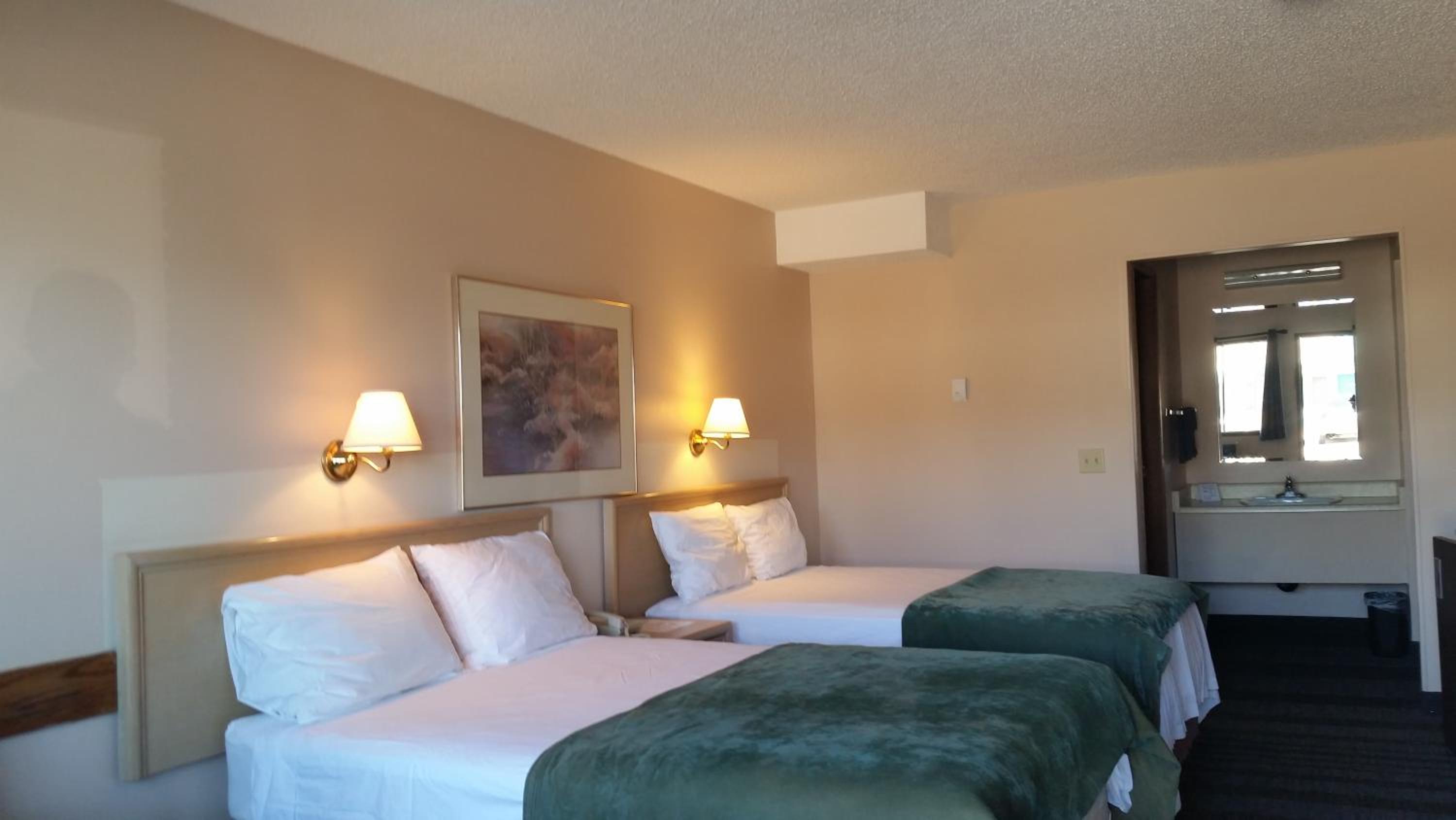 Classic Quadruple Room - Photo 1