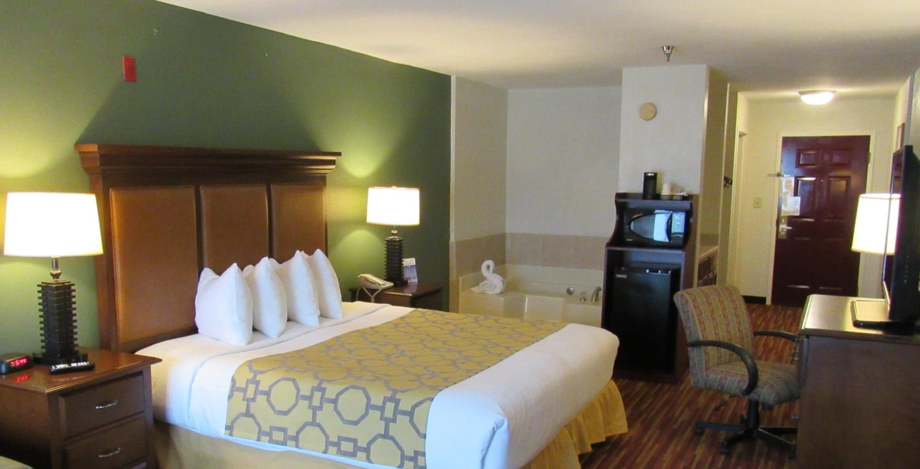 Suite with Hot Tub