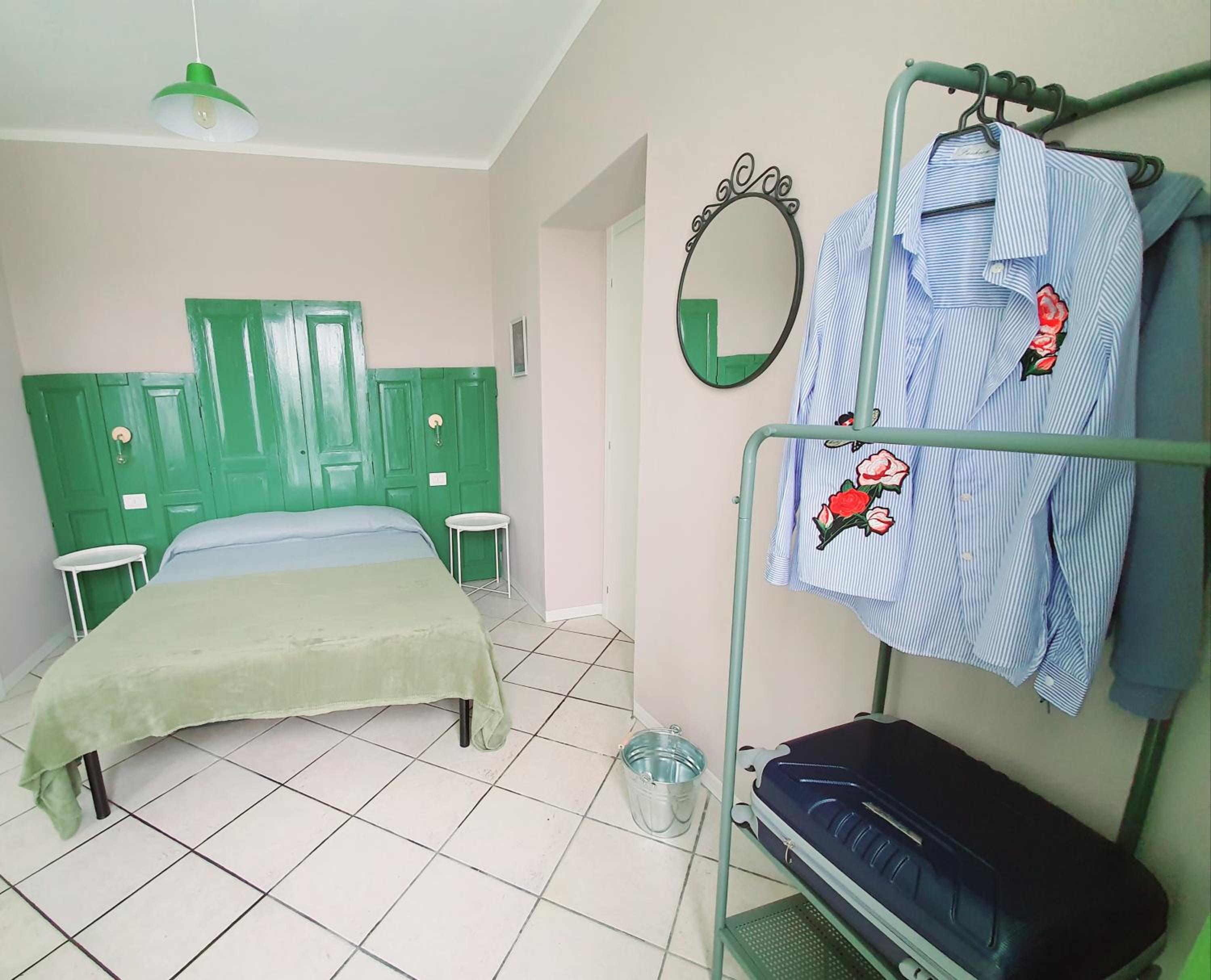 Double Room with Balcony - Photo 3