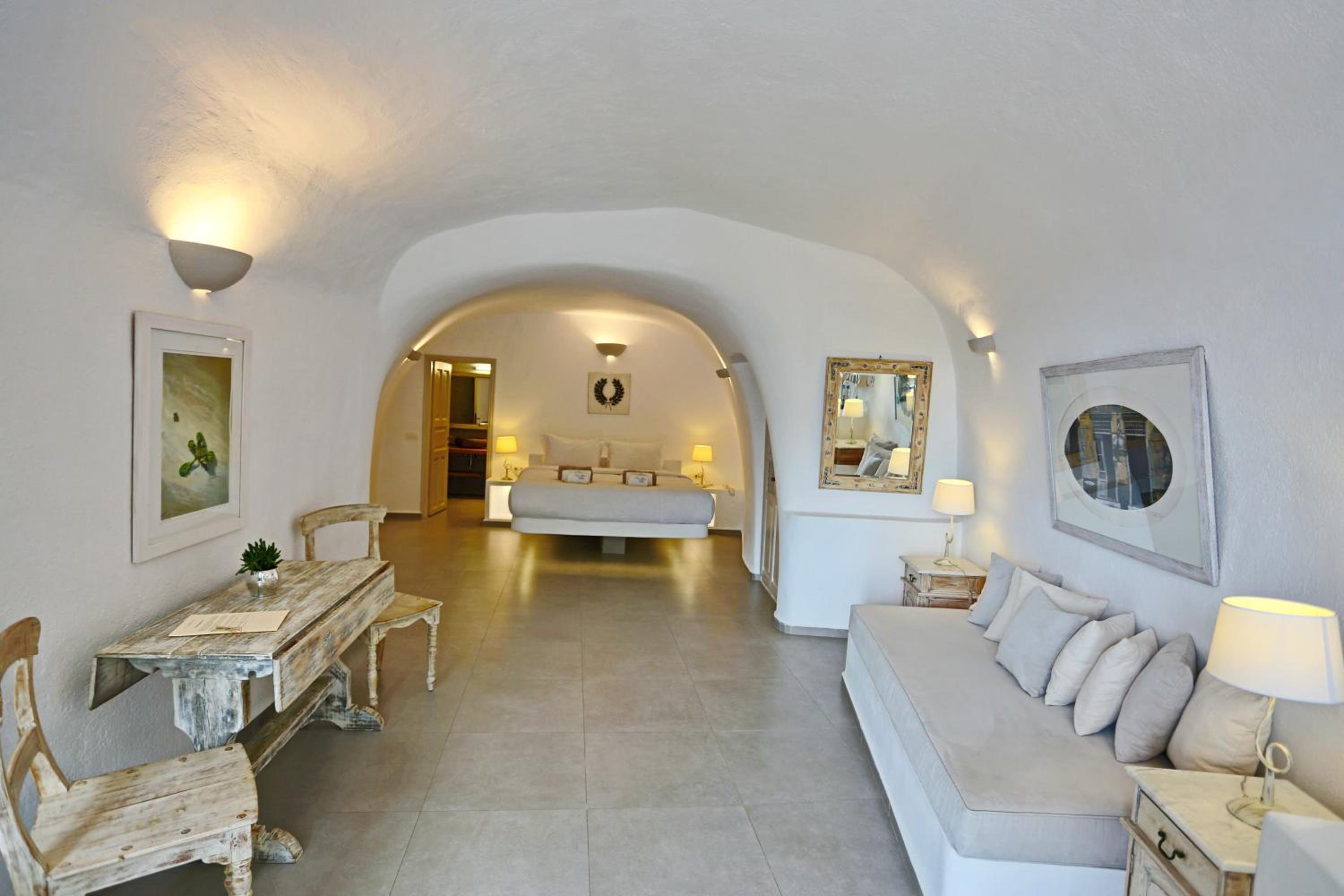 Cave Suite with Caldera View