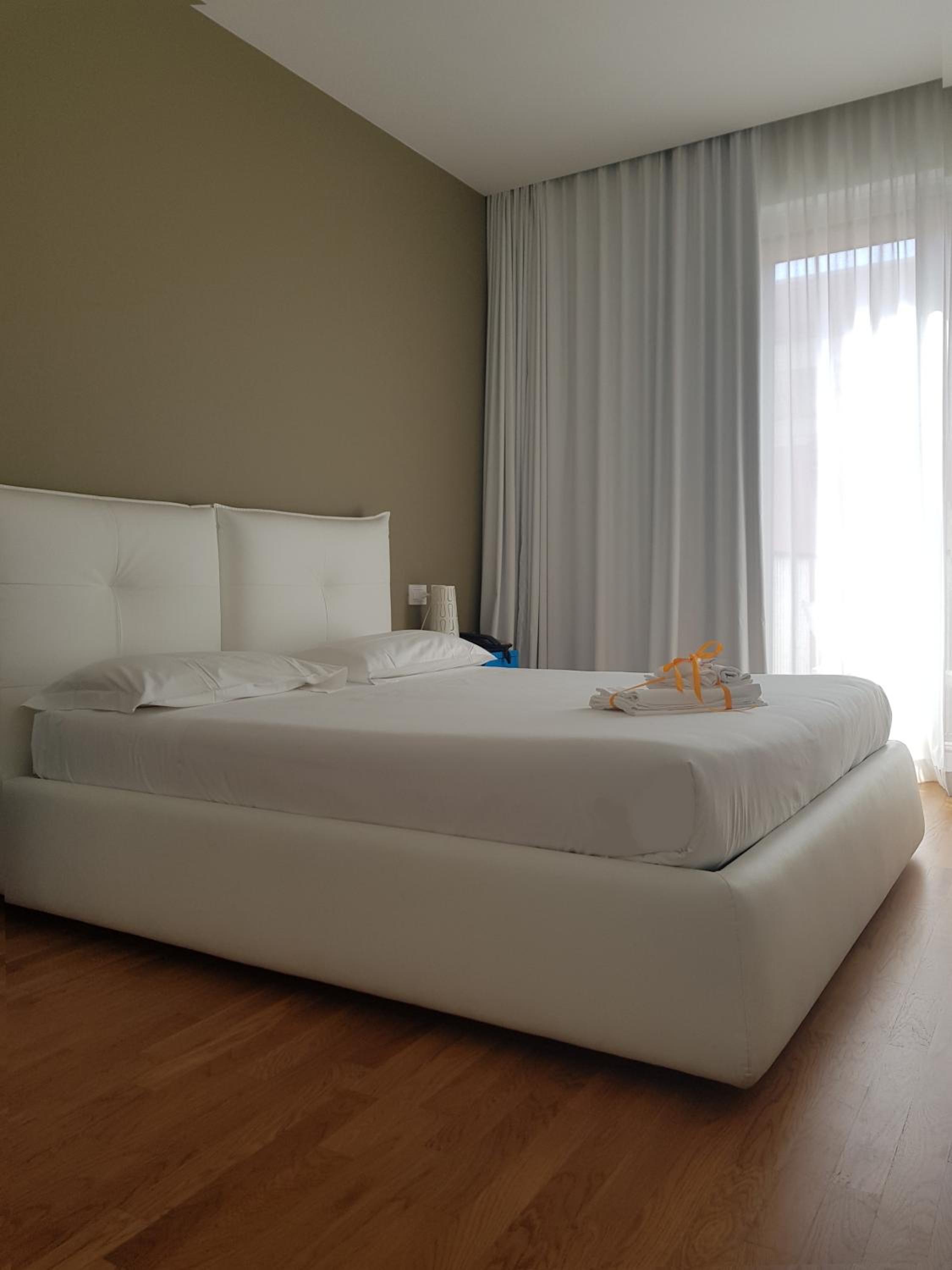 Double Room with Balcony - Photo 4