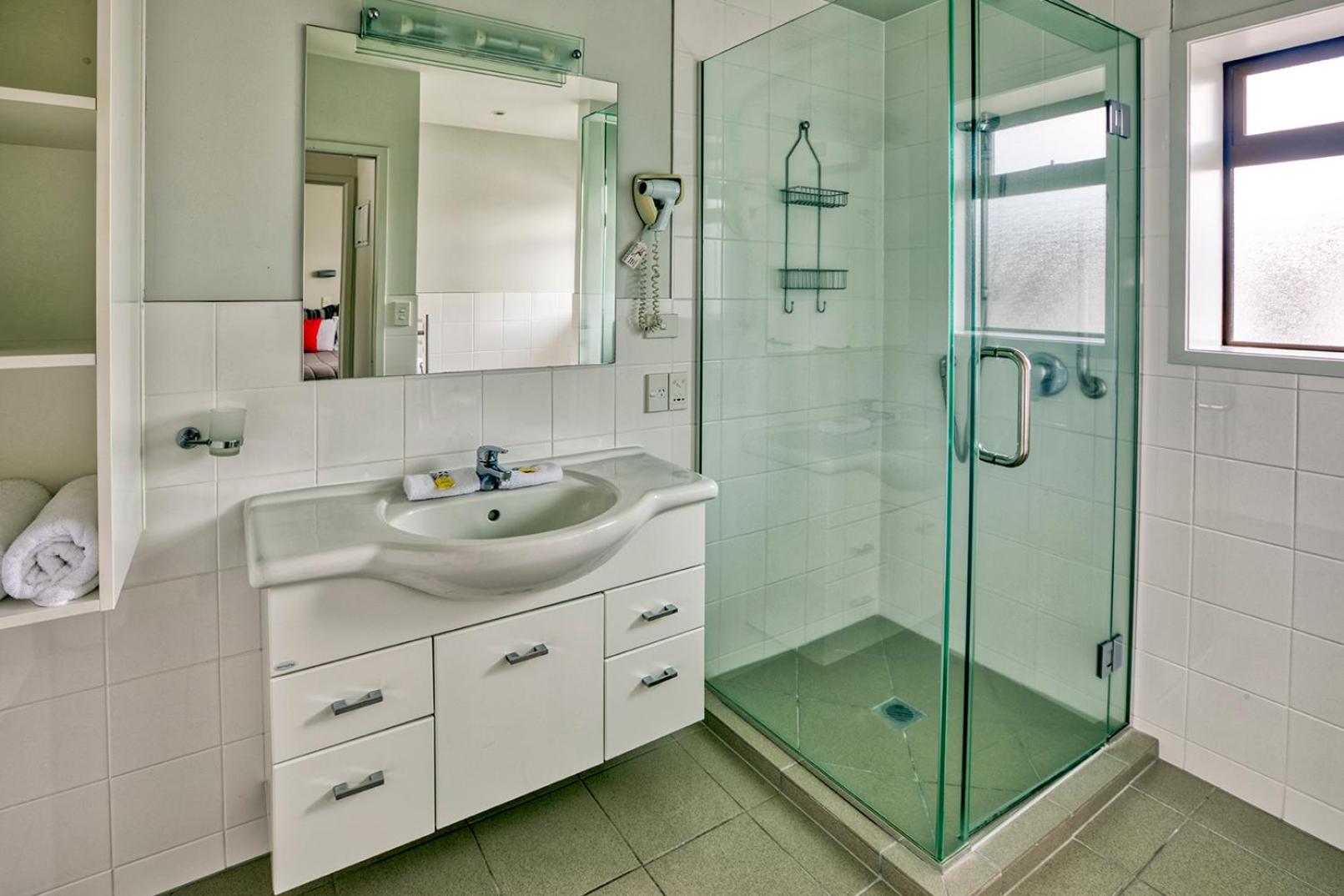 One-Bedroom Apartment - Photo 3