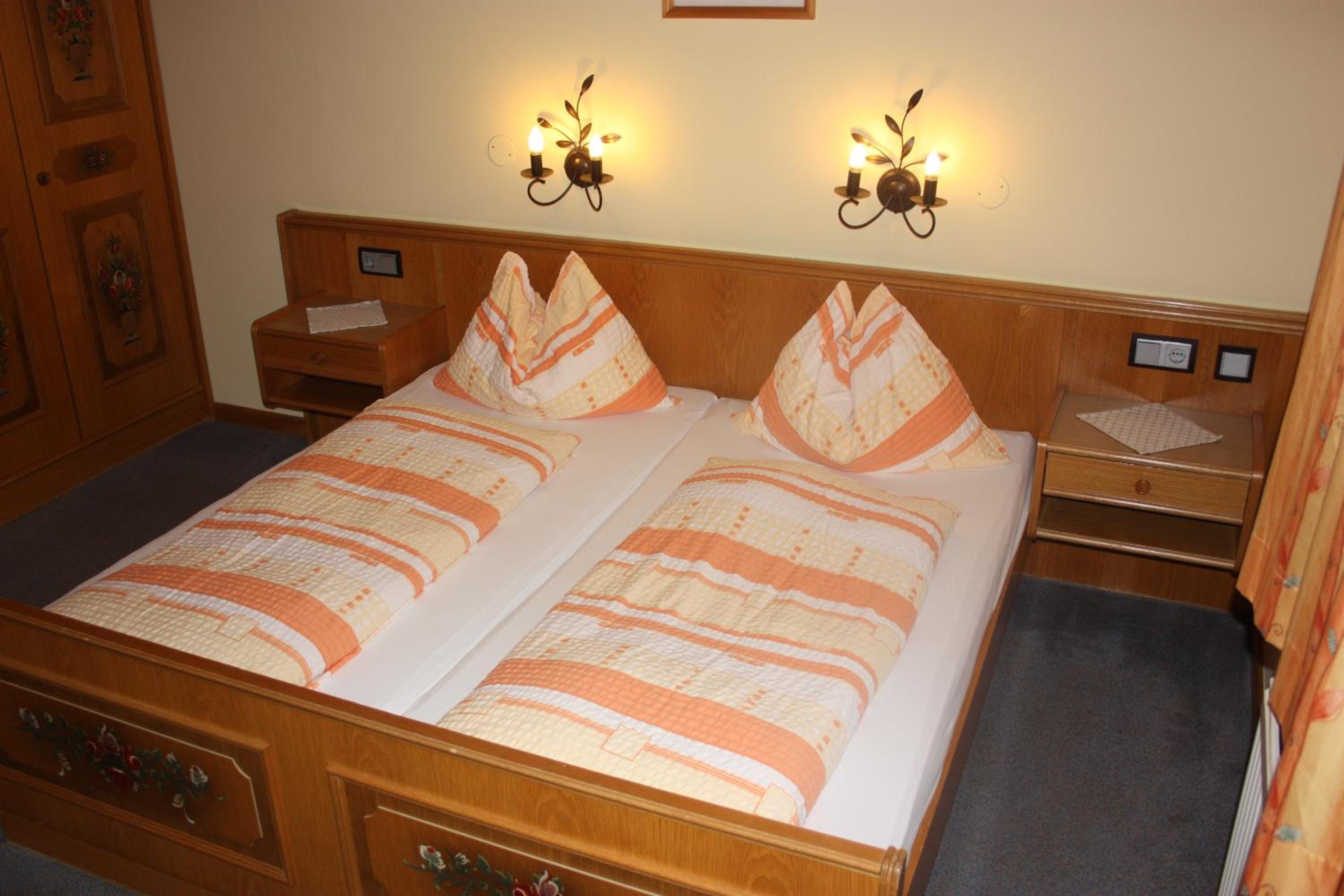 Economy Double Room photo 3