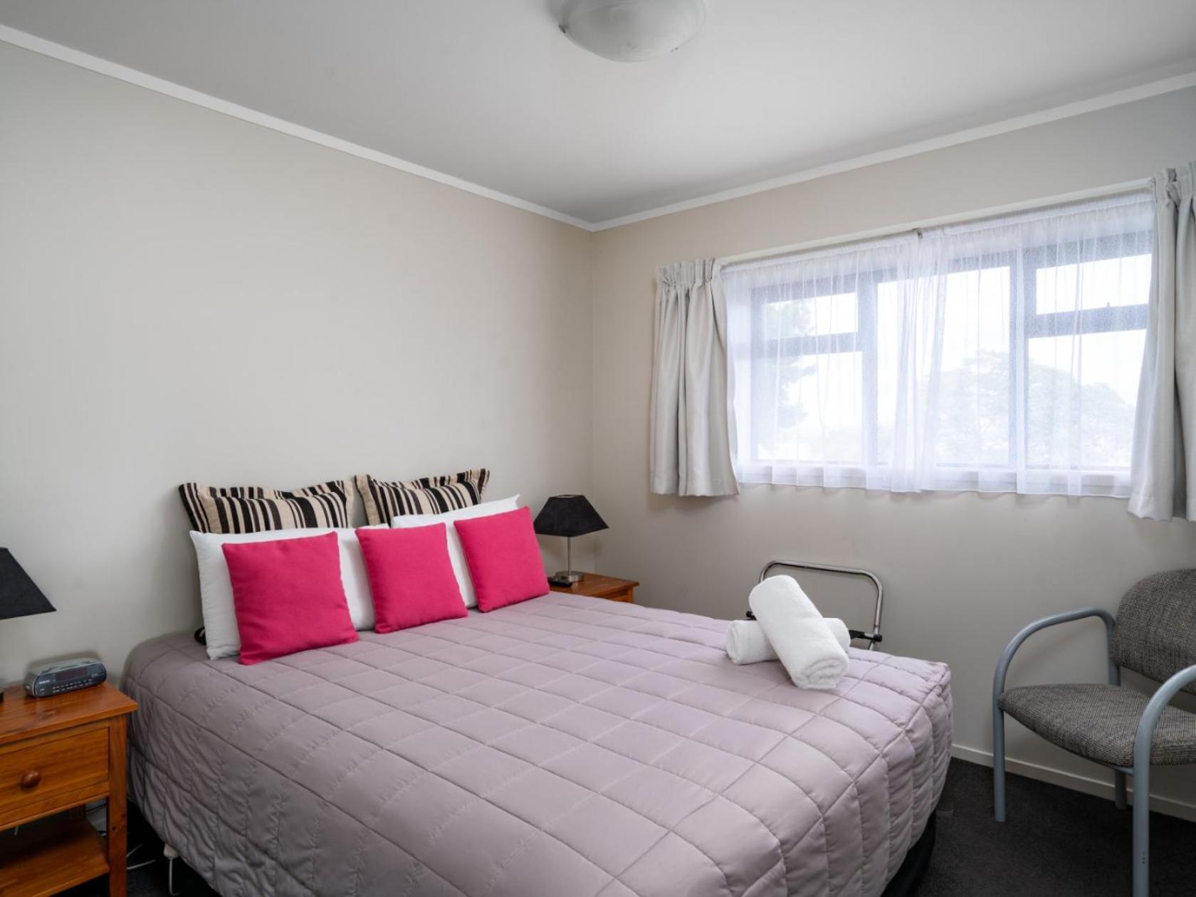 Apartment with Lake View - Photo 2