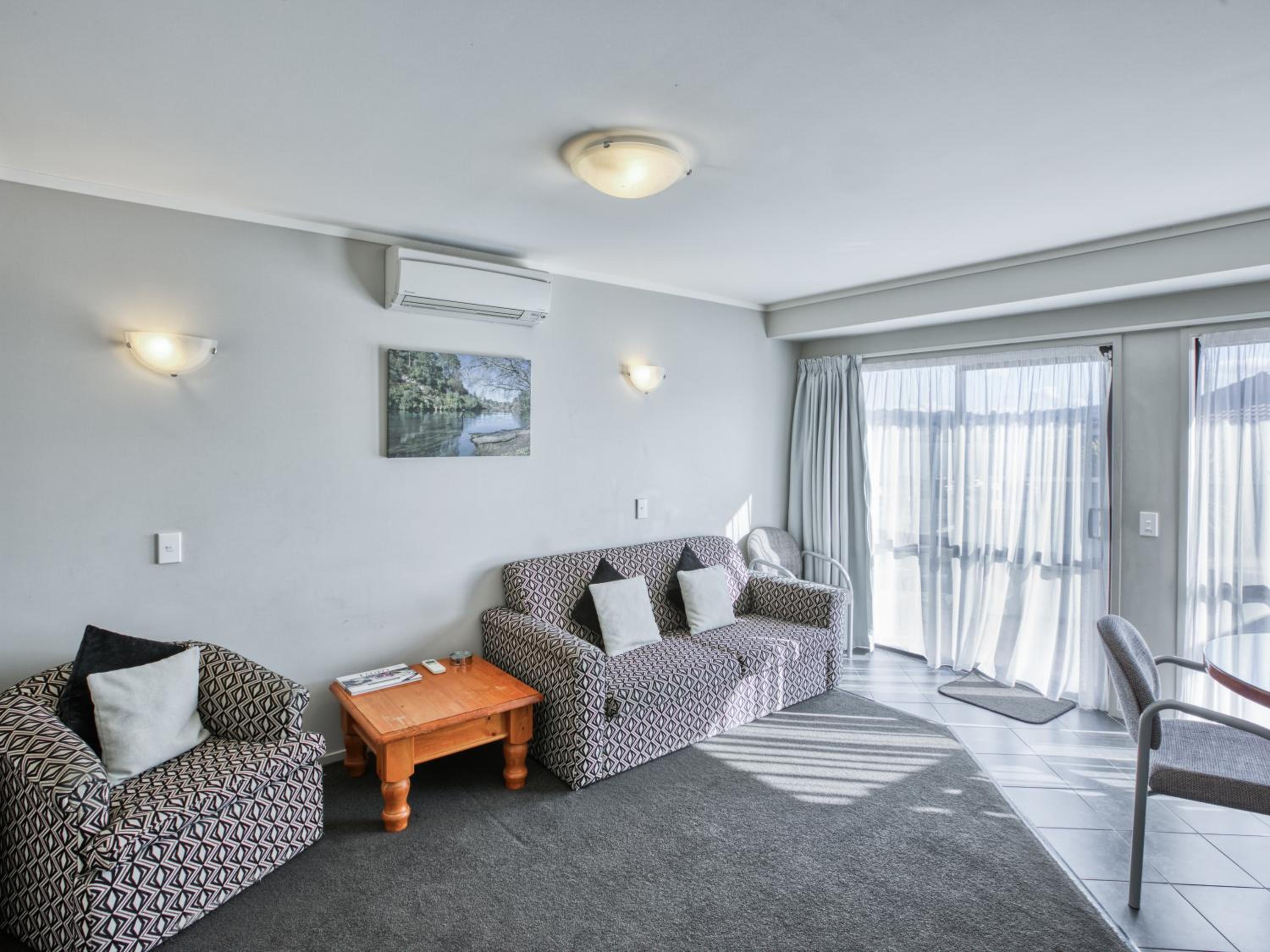 One-Bedroom Apartment - Photo 5