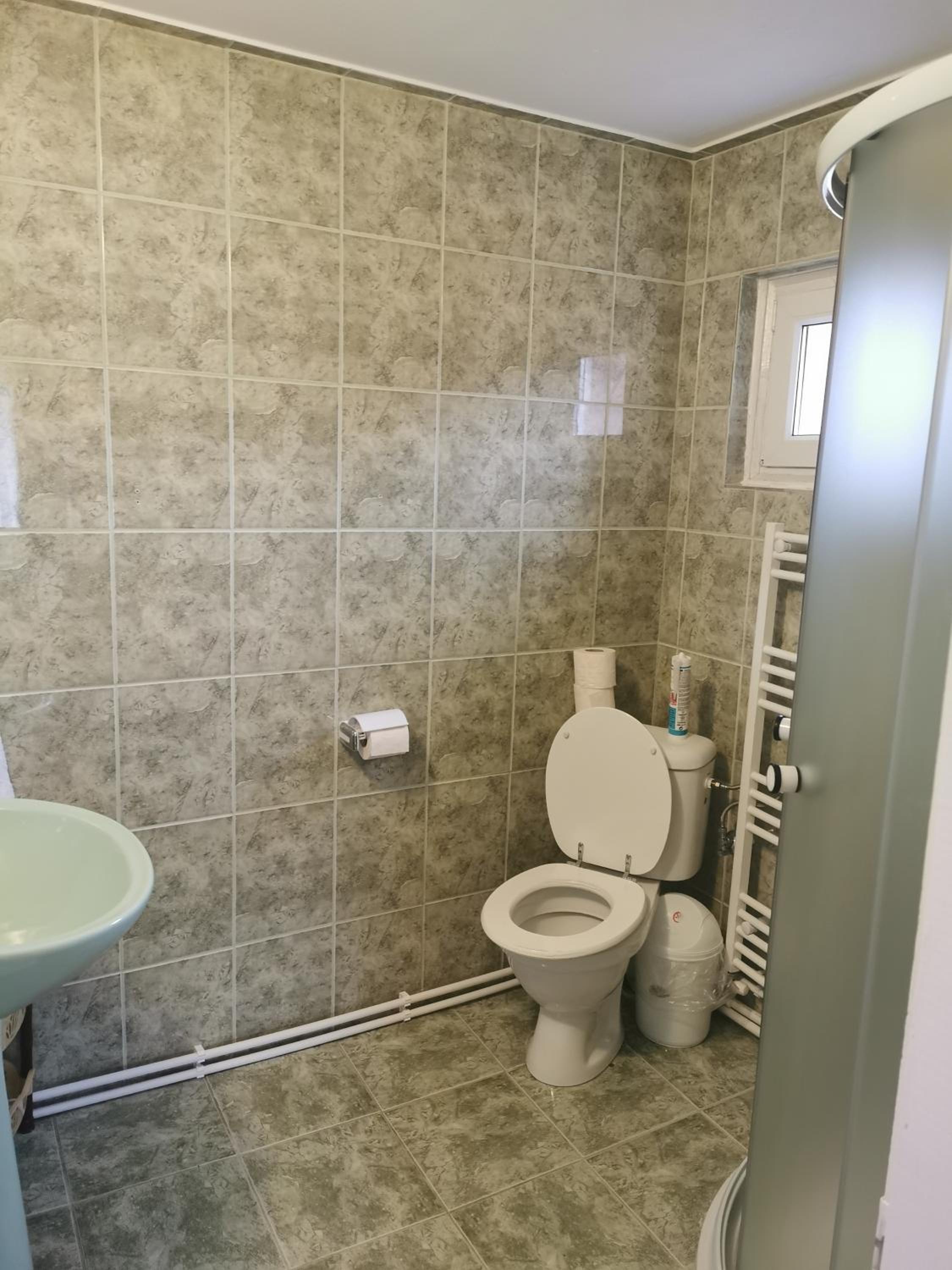 Double Room with Private Bathroom - Photo 6