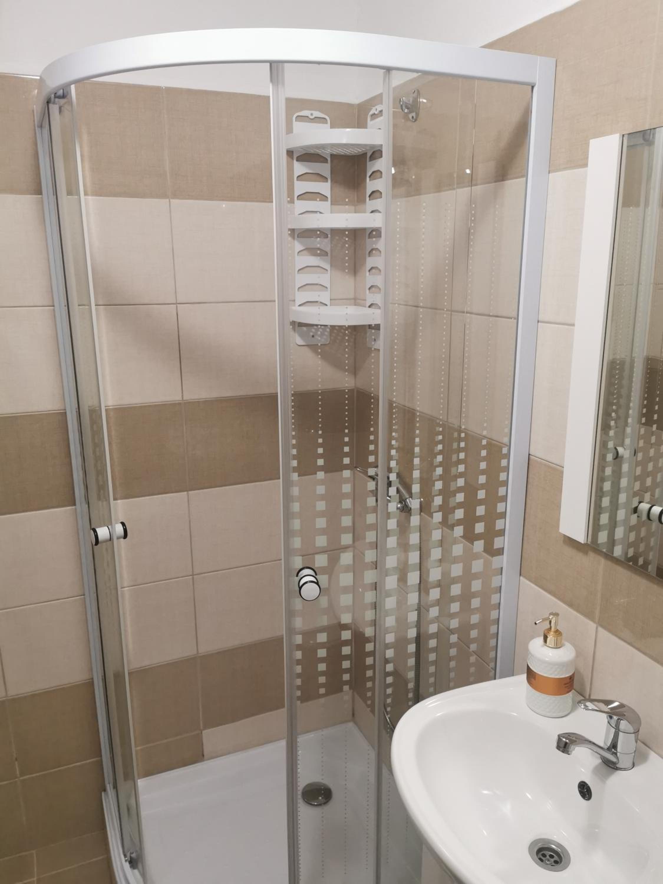 Double Room with Private Bathroom - Photo 3
