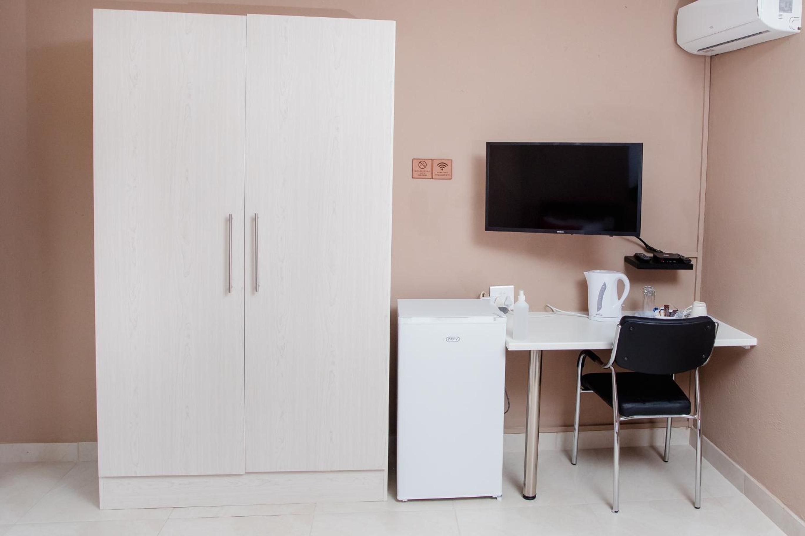 Budget Twin Room - Photo 2
