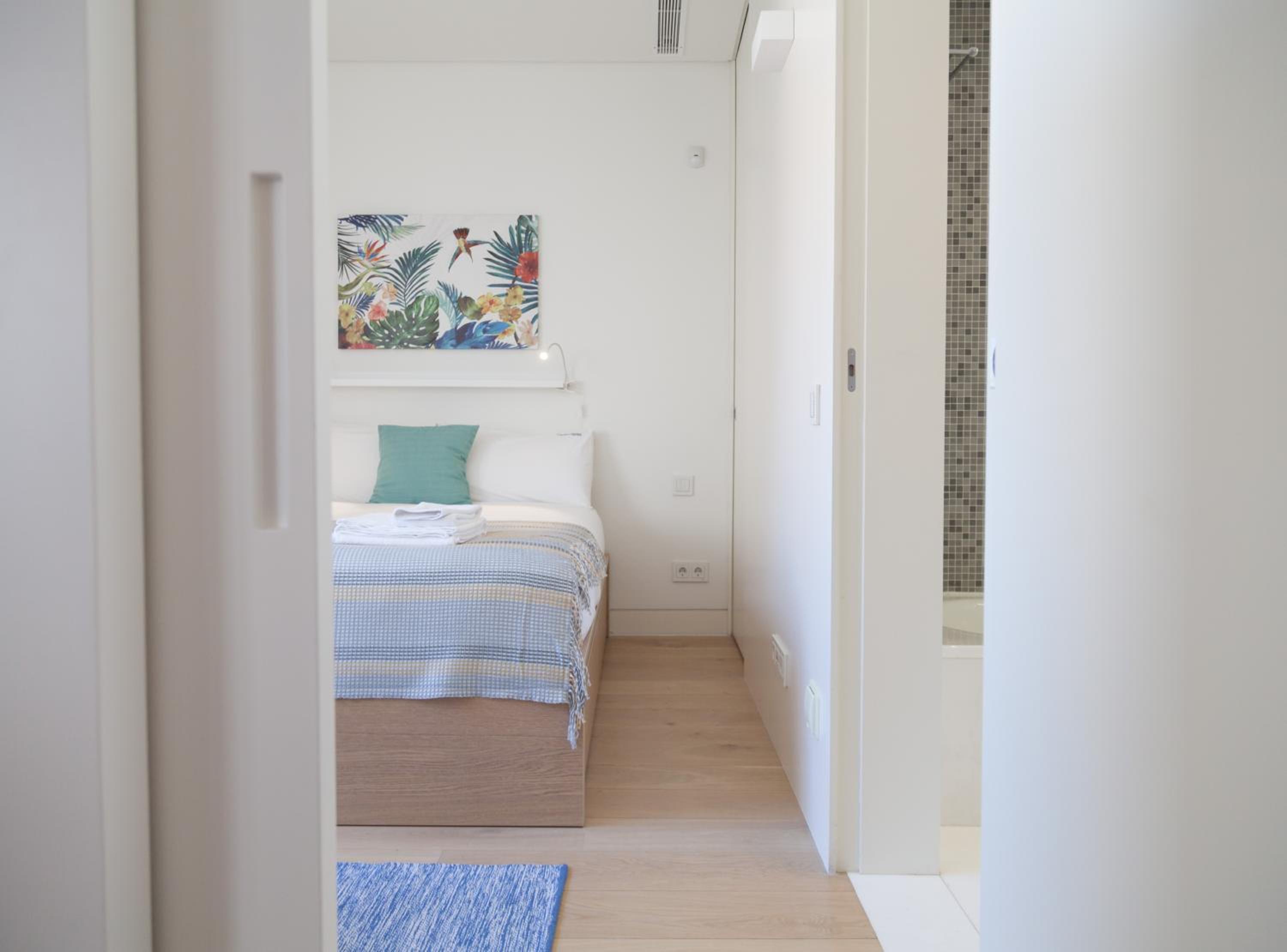 One-Bedroom Apartment photo 2