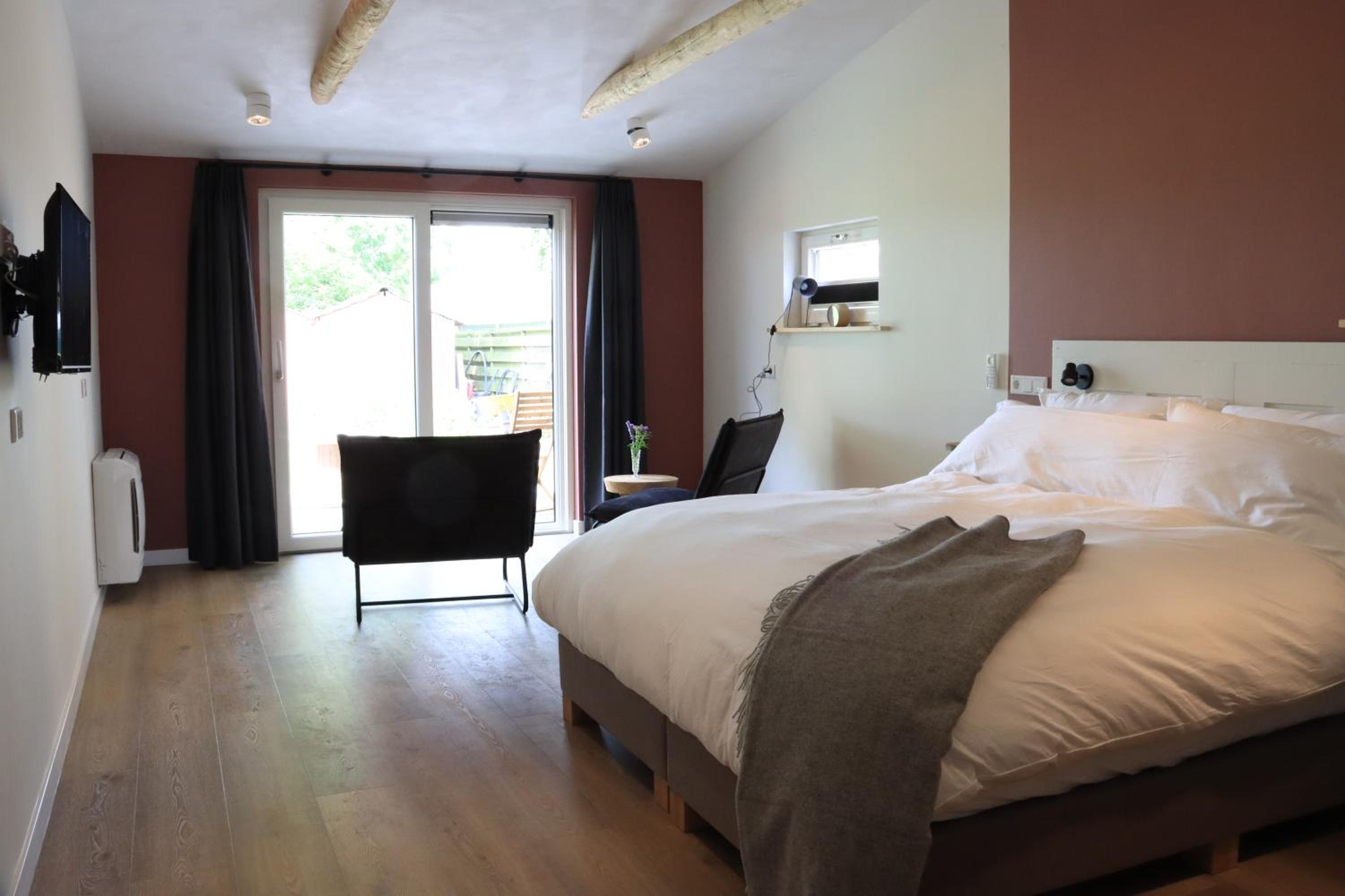Deluxe Double Room (2 Adults + 1 Child)