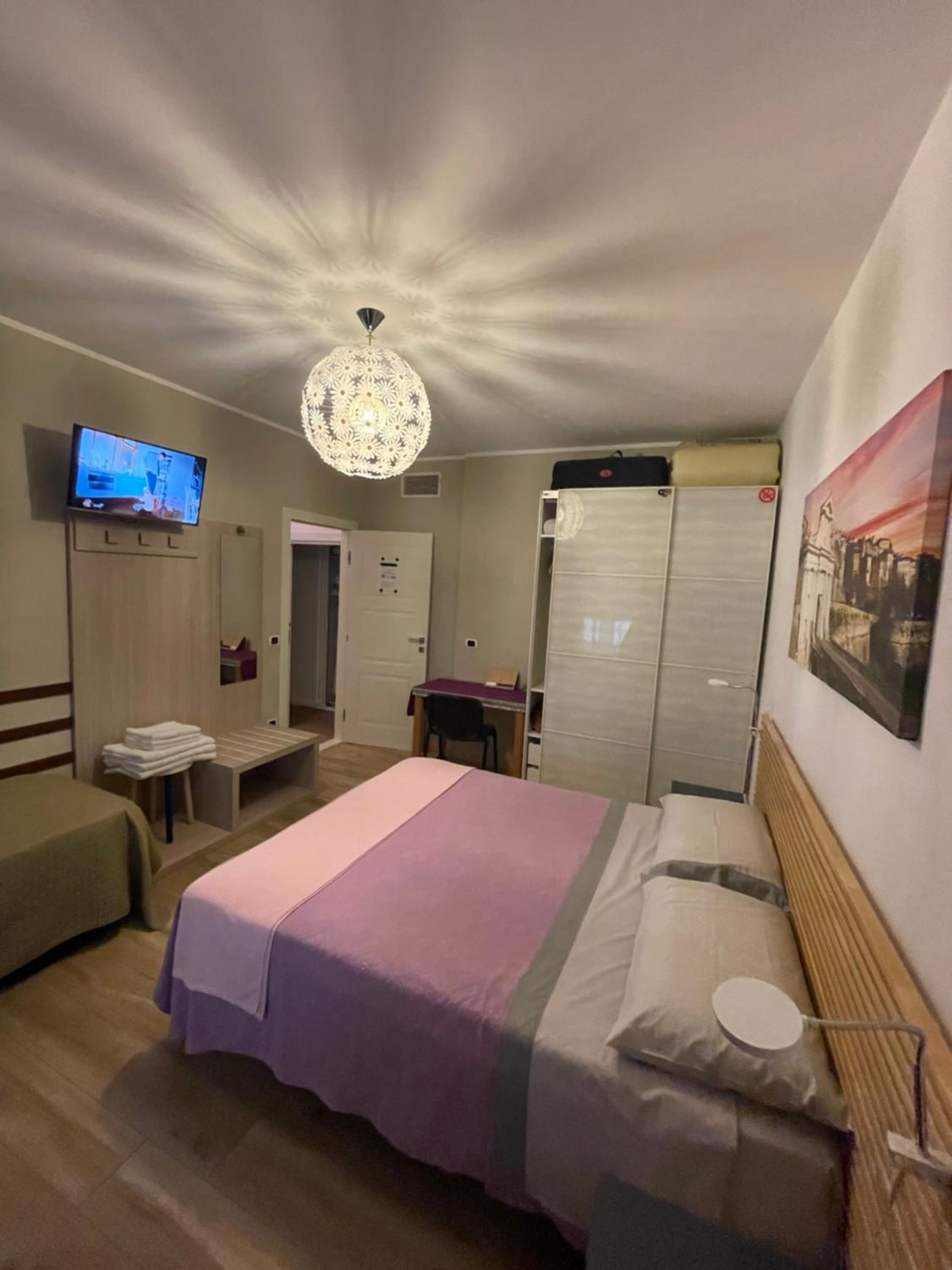 Triple Room with Private Bathroom - Photo 11
